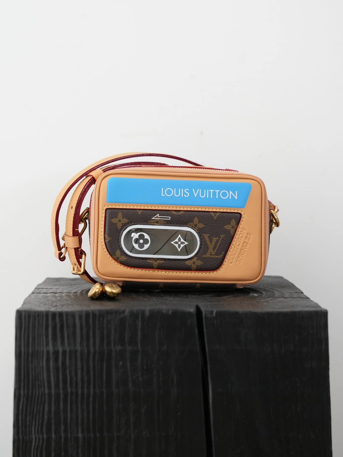 Item ID 8510 tape recorder crossbody bag “ Imported cowhide ” Gold piece hardware -