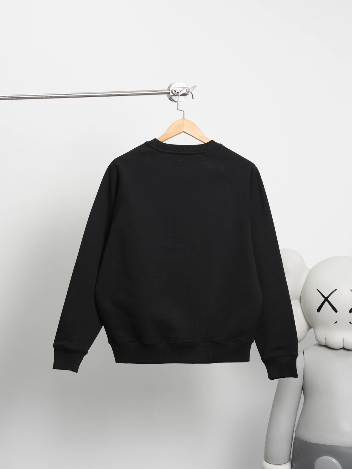 Item ID 8070 AMI solid color logo “ Correct spacer embroidery ”“ Multi-color dyeing