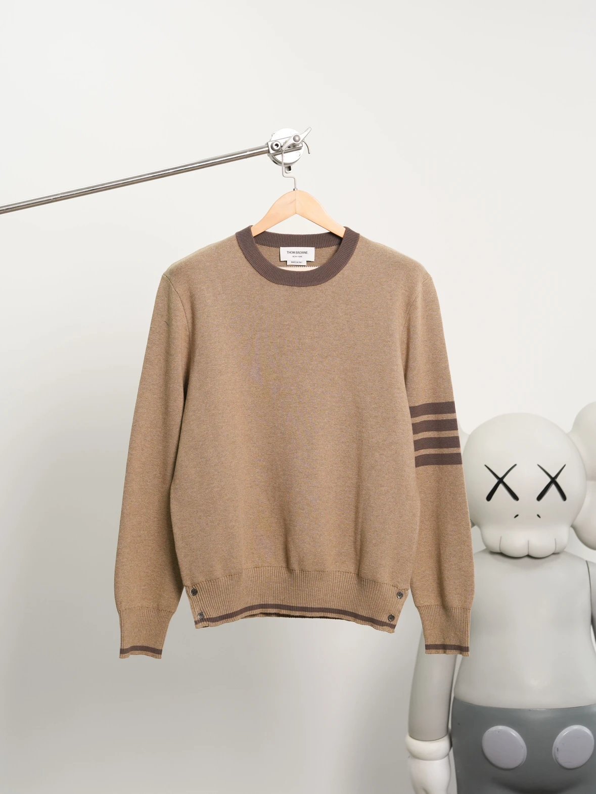 Item ID 8093 THOMBR0WNE-TB-“ natural black horns ”“ Custom dyed three-color webbing