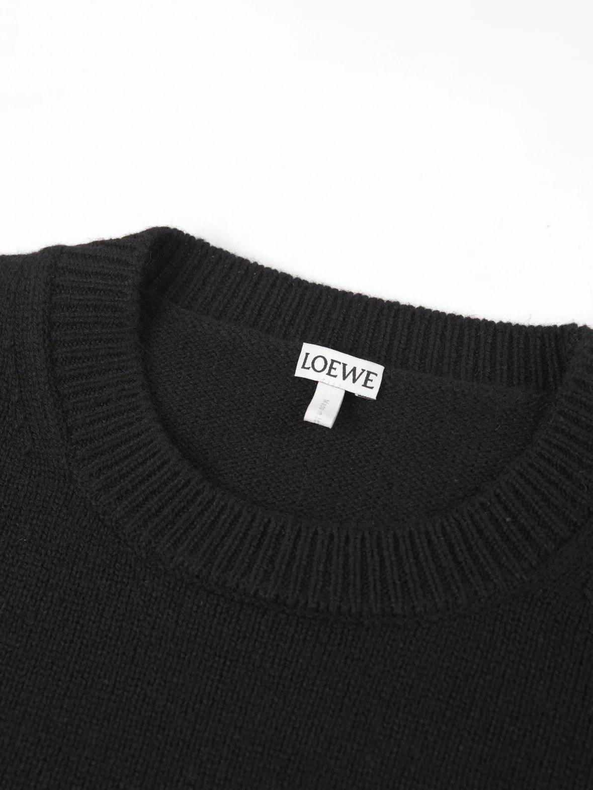 Item ID 8083 L0EWE Luo Yiwei “100% Superfine merino wool ”FW23Logo Embroidered roun