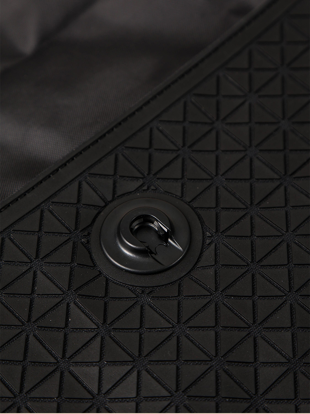 Item ID 8489 Issey Miyaki - Miyake Lifetime -2021 FW Kuro - Miyake Lingge Bag - Tor