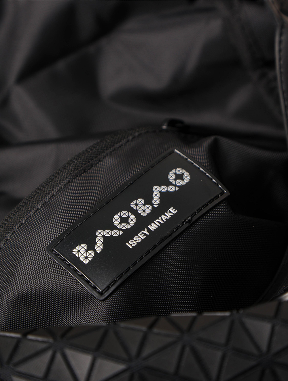 Item ID 8489 Issey Miyaki - Miyake Lifetime -2021 FW Kuro - Miyake Lingge Bag - Tor