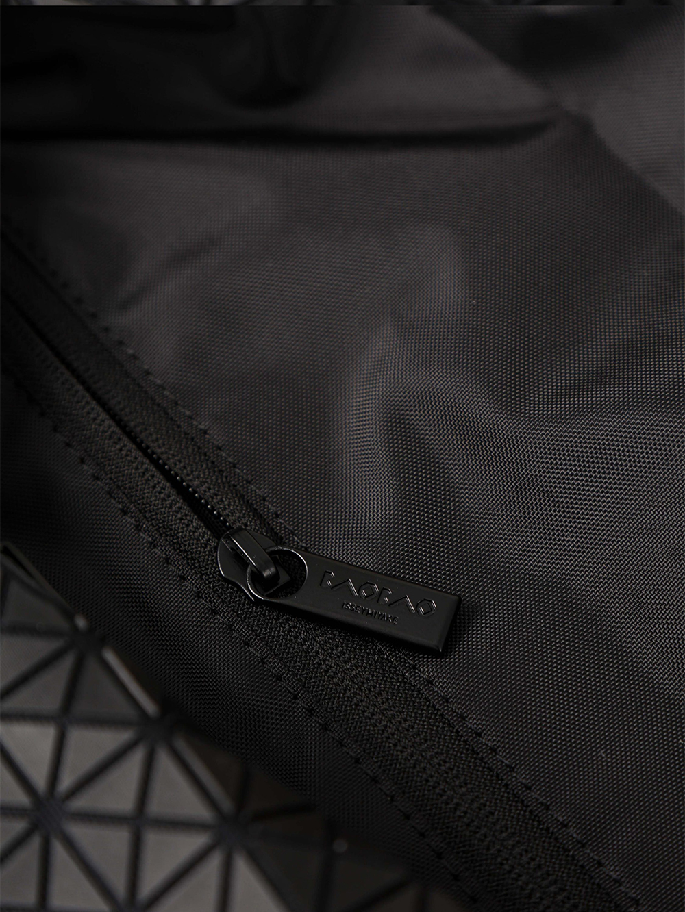 Item ID 8489 Issey Miyaki - Miyake Lifetime -2021 FW Kuro - Miyake Lingge Bag - Tor