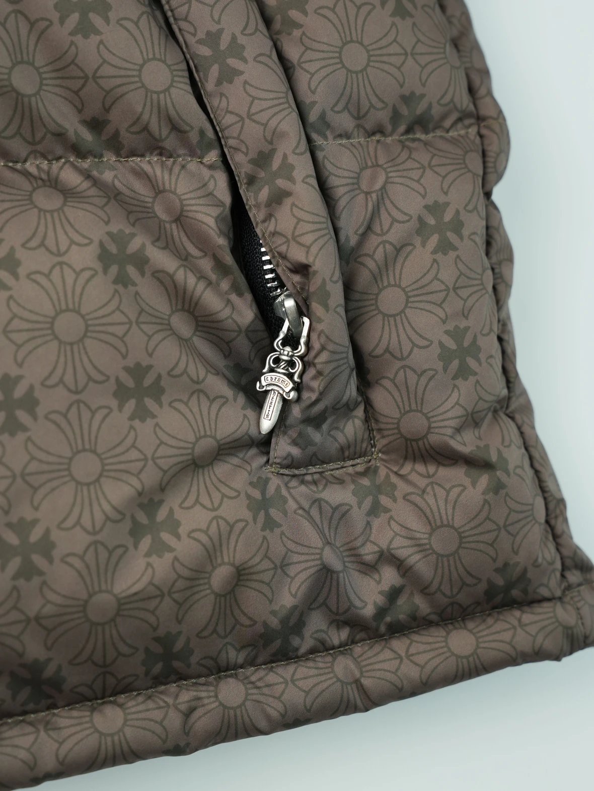 Item ID 8110 Crow heart CH full print logo“90 white duck down ”“ Exclusive distress