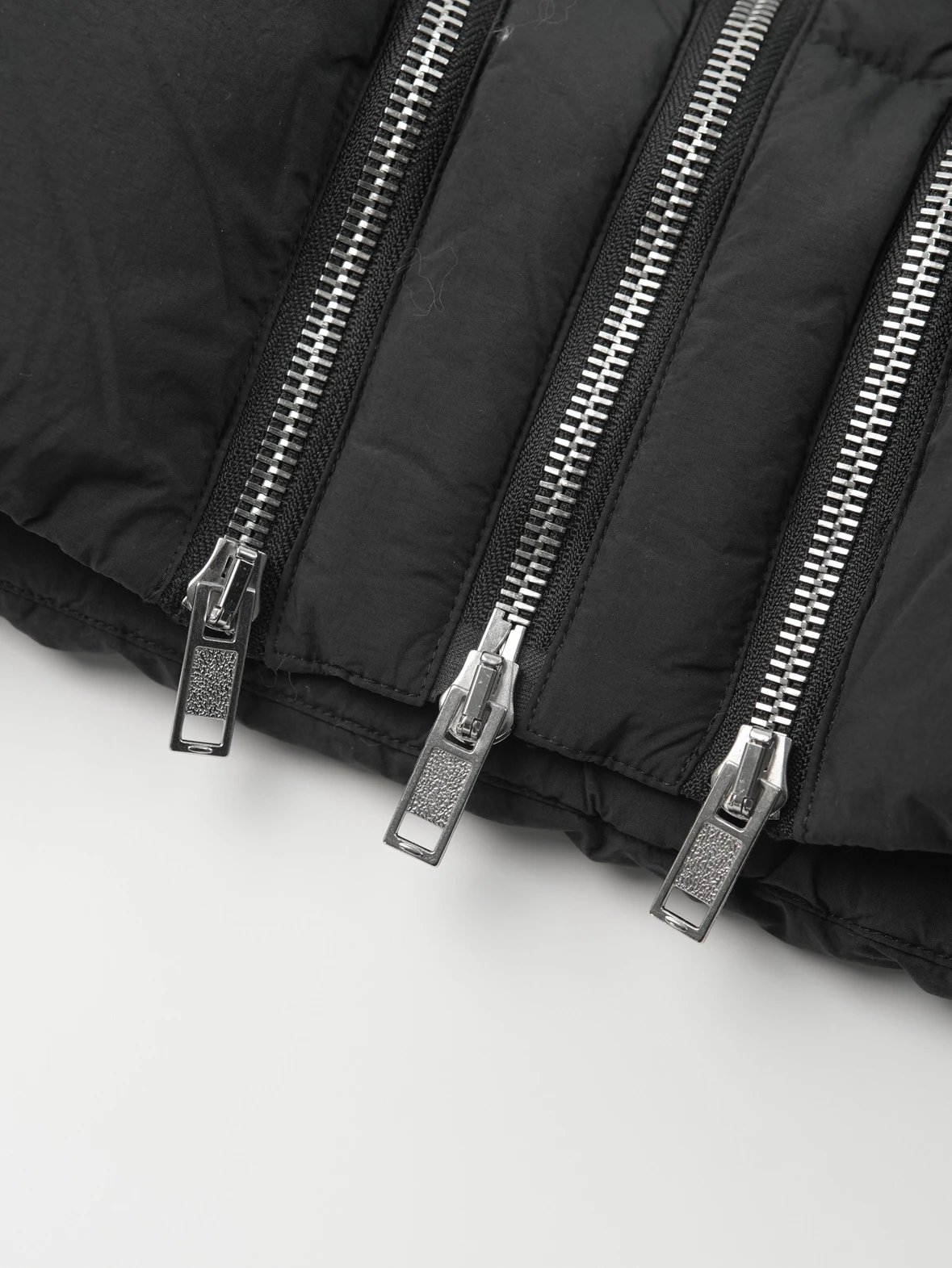 Item ID 8114 GENIUS-YAEL series -“90 white goose down ” Short double-zip adjustable