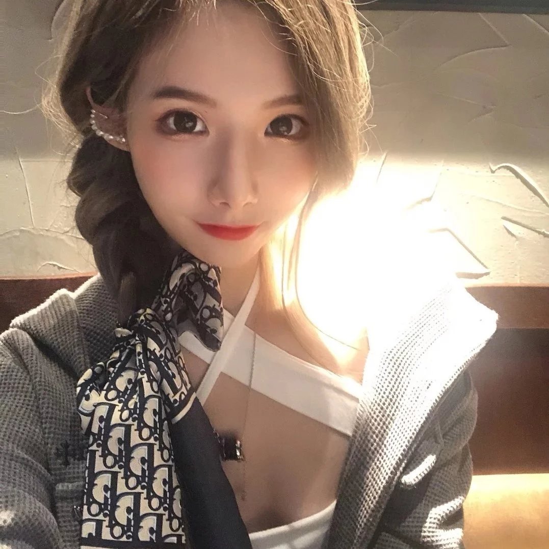 Item ID 8372 Baoge -BGR- Takaraya - Charity Little Red Man Black Ceramic Pendant S9