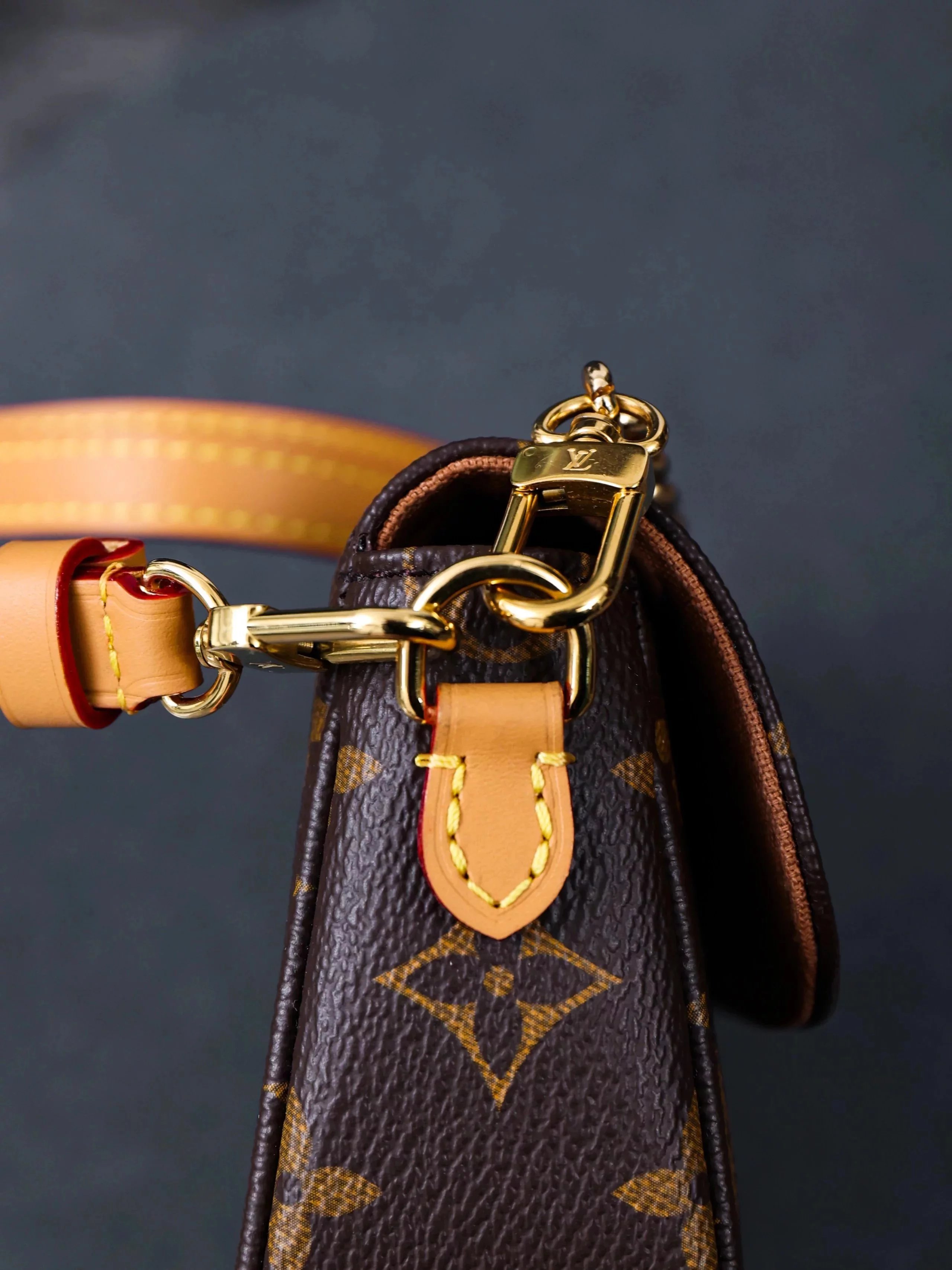 Item ID 8431 Advanced Customization - Wallet On Main IV Handbag - Underarm Bag - Ch