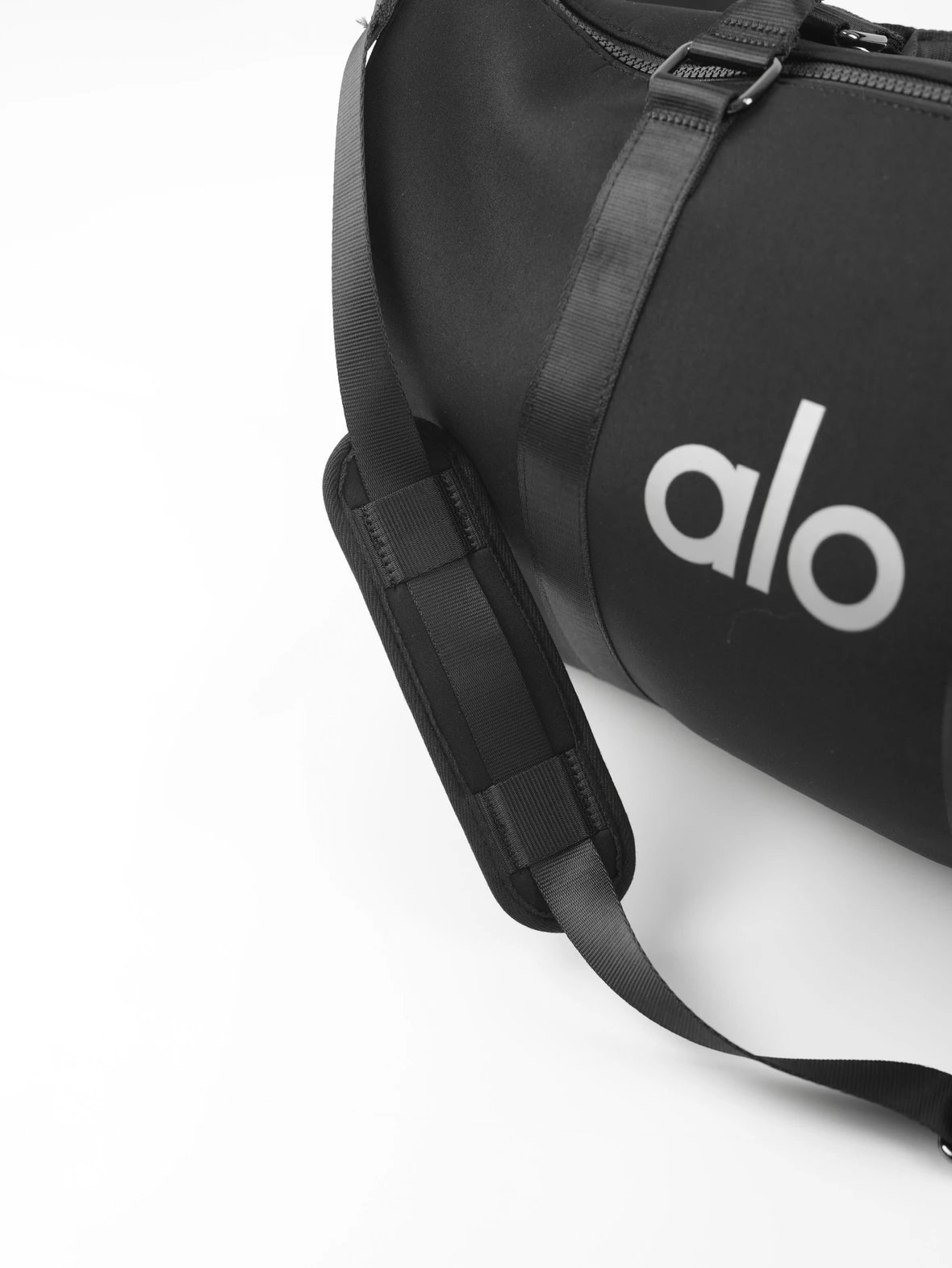 Item ID 8446 Aloyoga large capacity classic chloroprene rubber handbag luggage bag