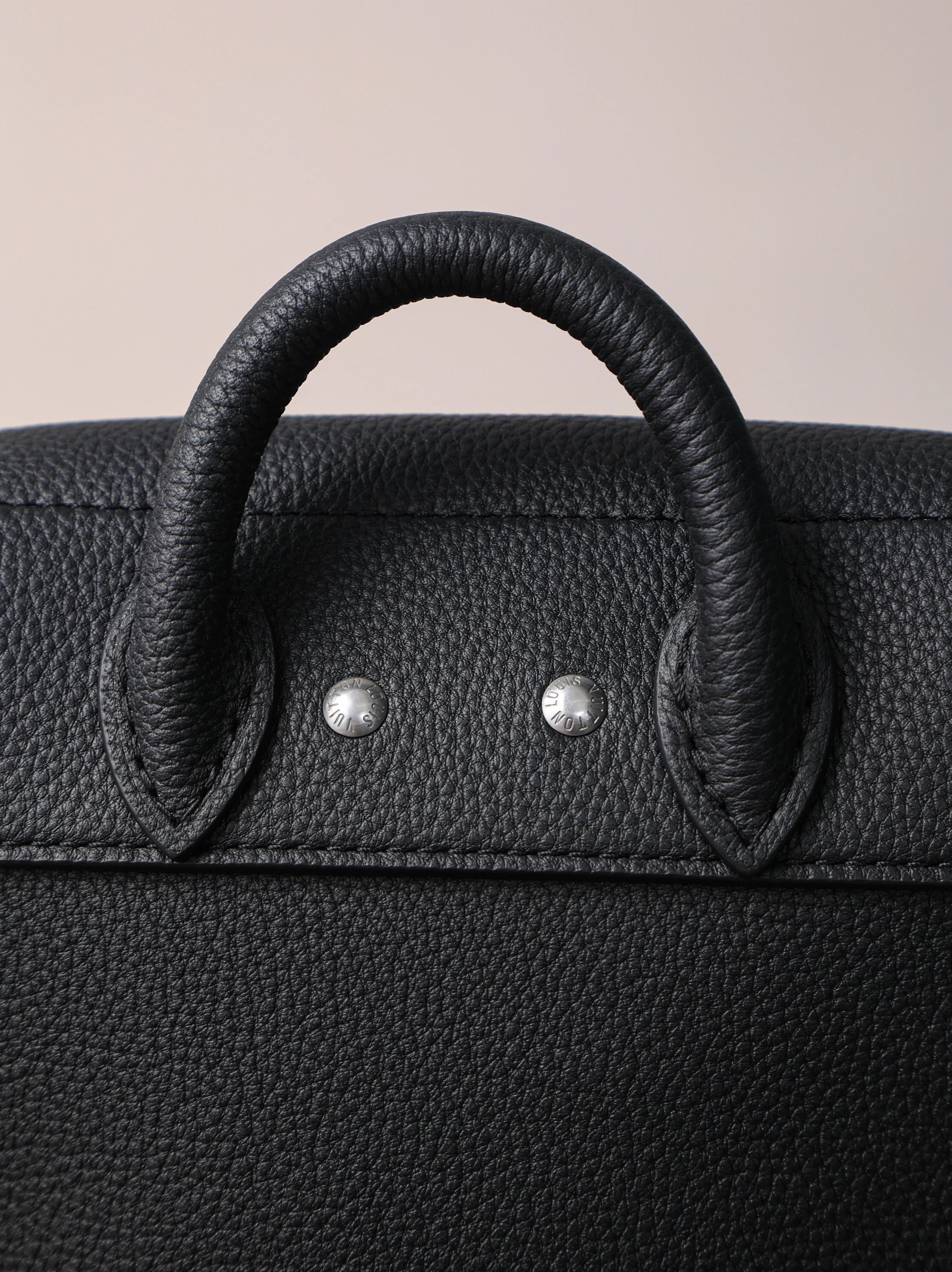 Item ID 8483 Haute Couture - Steeler-15- Metal Pearl Pendant - Flip Bag - Show Lock