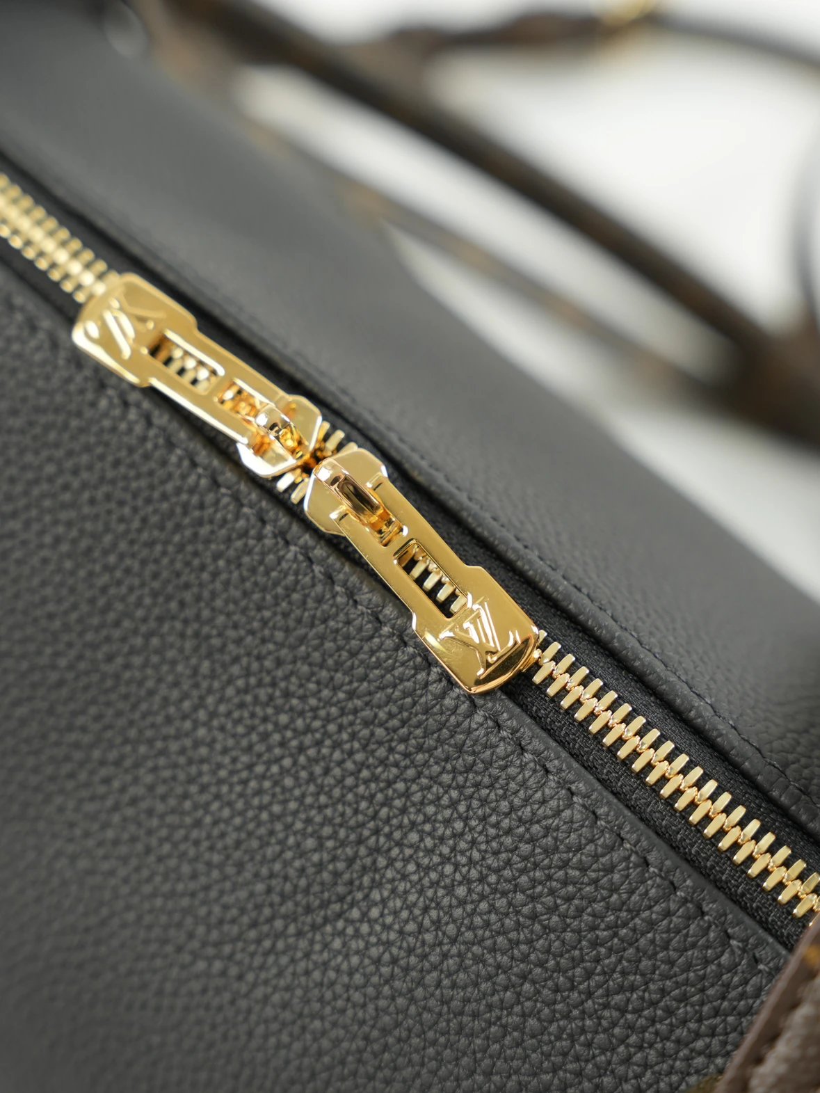 Item ID 8474 Express Black Knight - _Imported calf leather_ _NFC chip_ classic patt