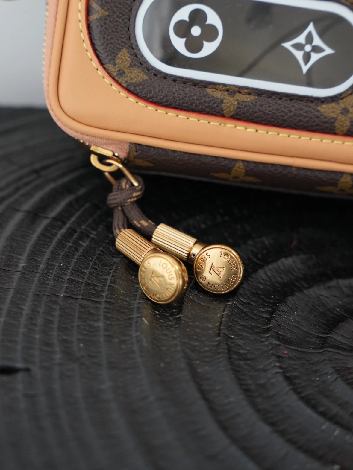 Item ID 8510 tape recorder crossbody bag “ Imported cowhide ” Gold piece hardware -