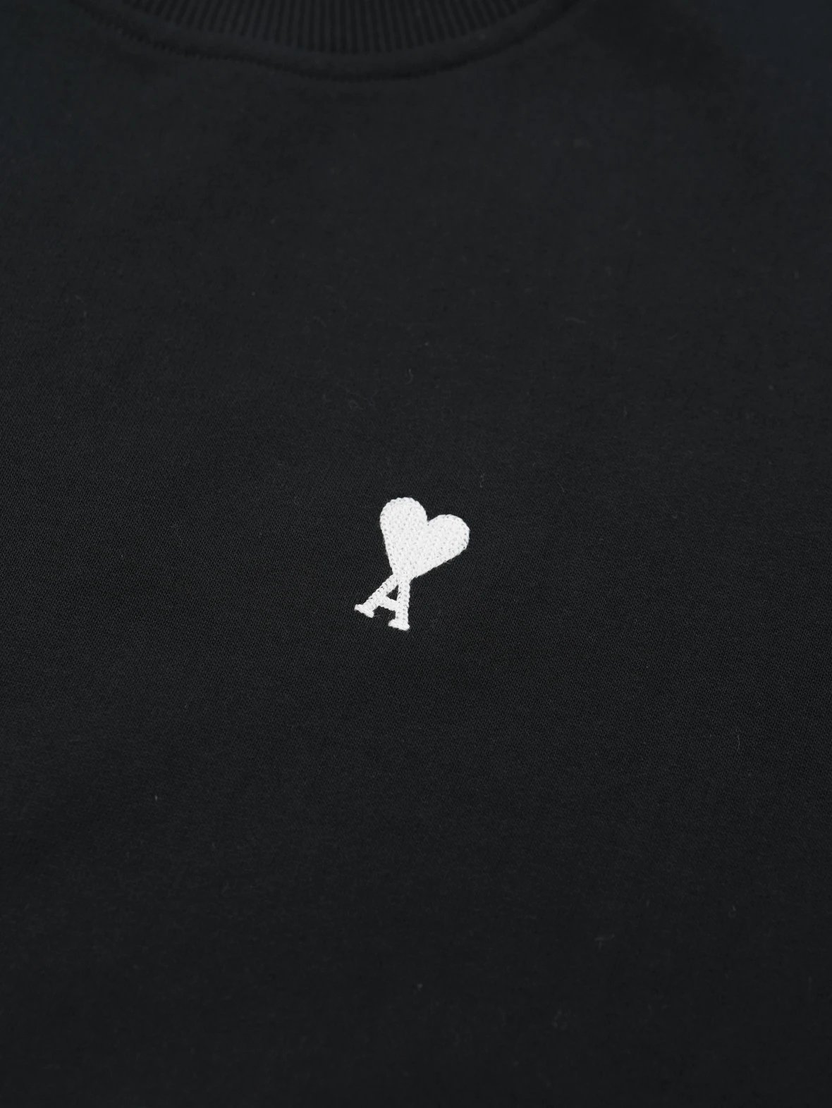 Item ID 8071 AMI spring sweatshirt - BEHRINGER Thousand Needle Embroidery Round Nec