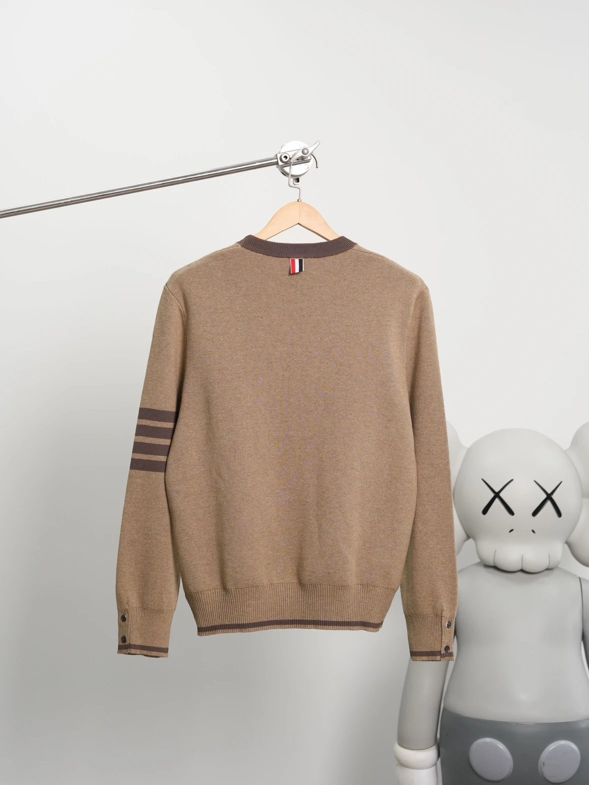 Item ID 8093 THOMBR0WNE-TB-“ natural black horns ”“ Custom dyed three-color webbing