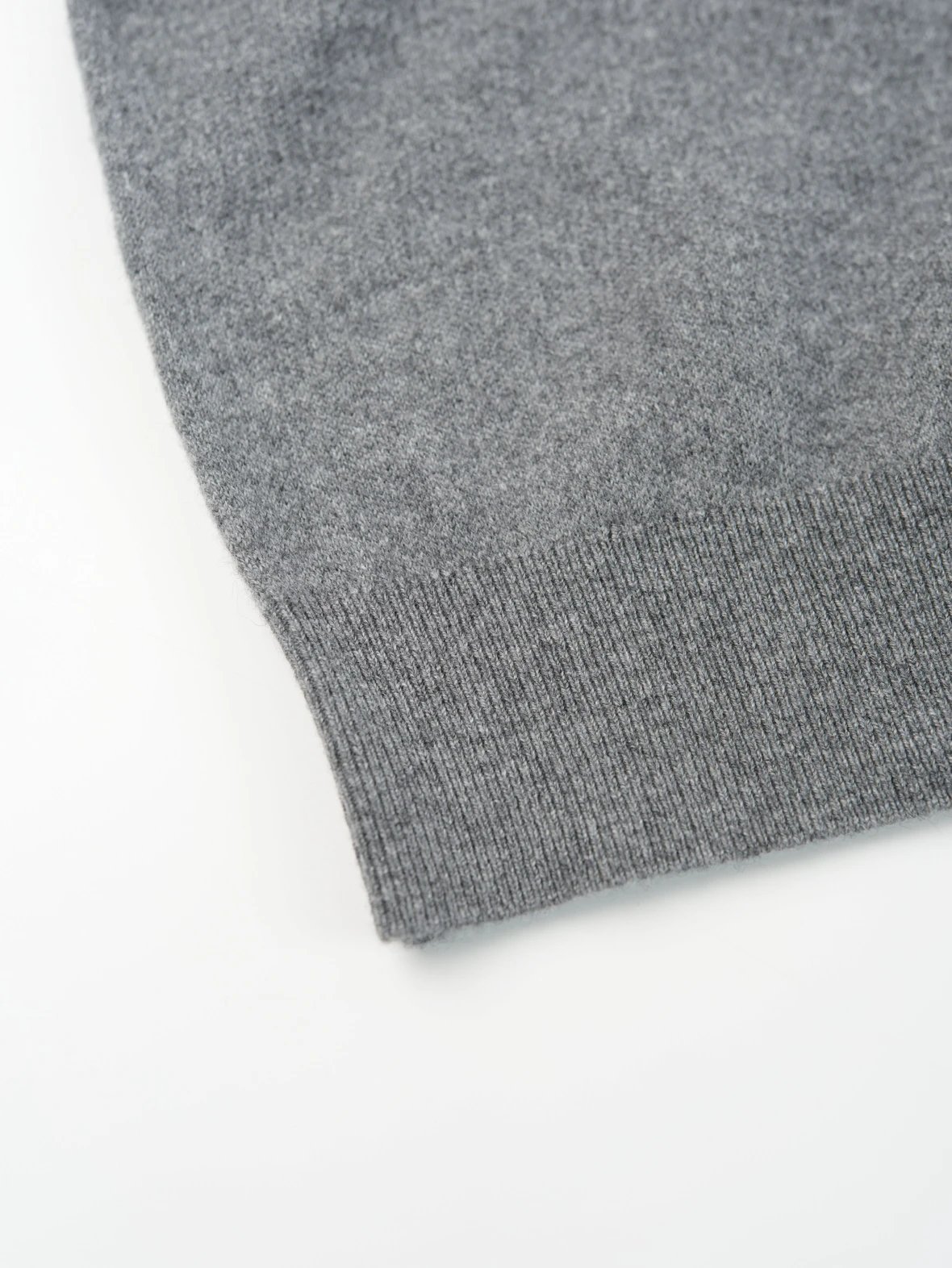 Item ID 8074 BBR Cashmere wool crew neck sweater “90% wool ➕10% Cashmere ”- Basulan