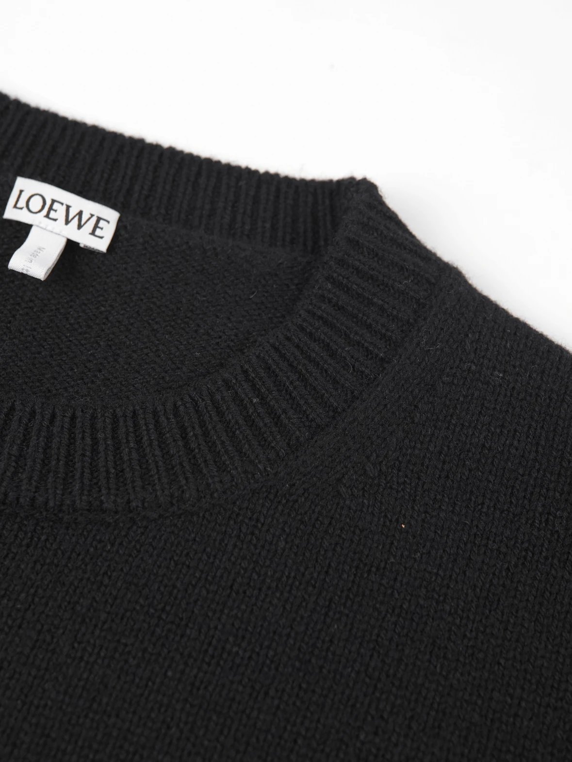 Item ID 8083 L0EWE Luo Yiwei “100% Superfine merino wool ”FW23Logo Embroidered roun