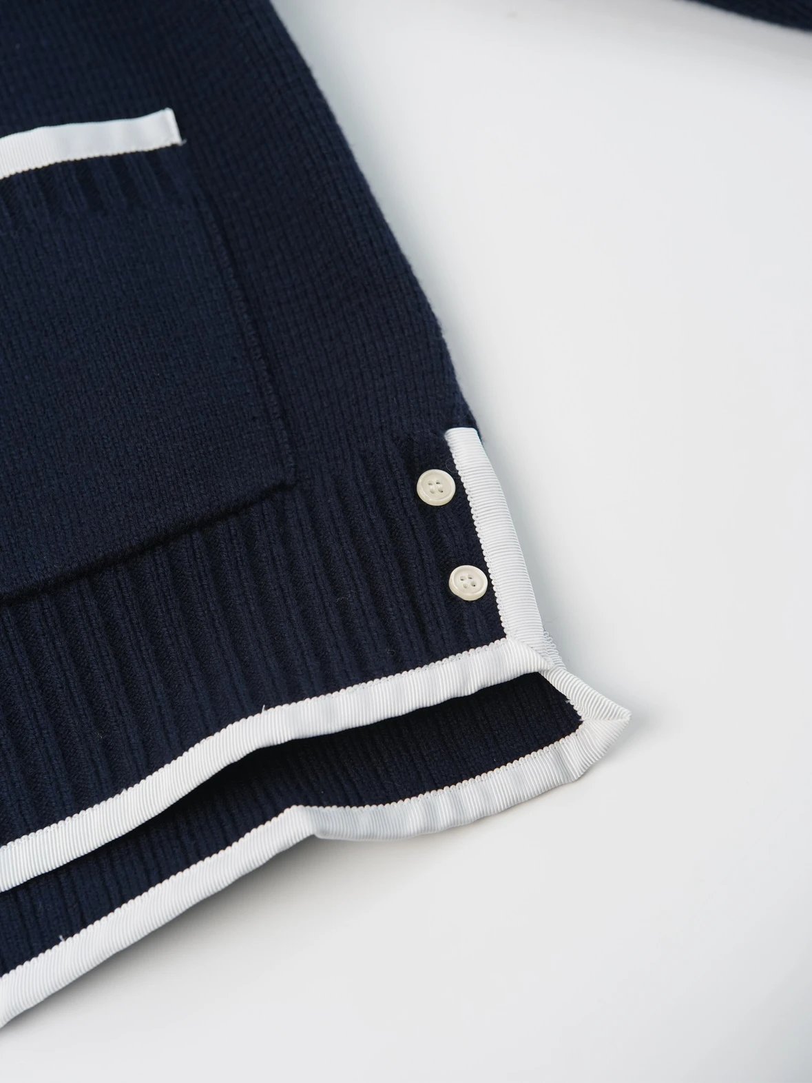 Item ID 8005 striped long sleeves single breasted V collared sweater