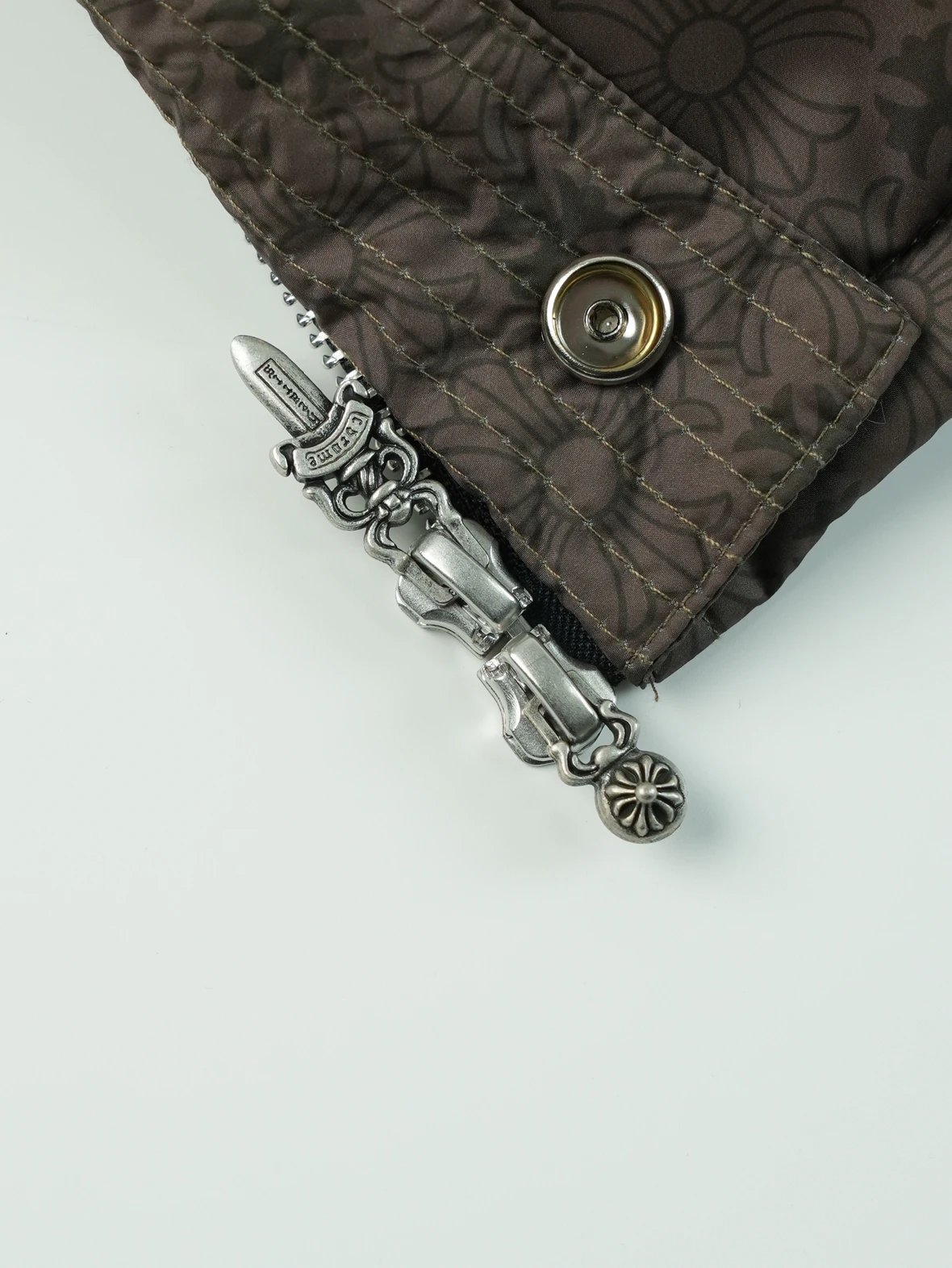 Item ID 8110 Crow heart CH full print logo“90 white duck down ”“ Exclusive distress