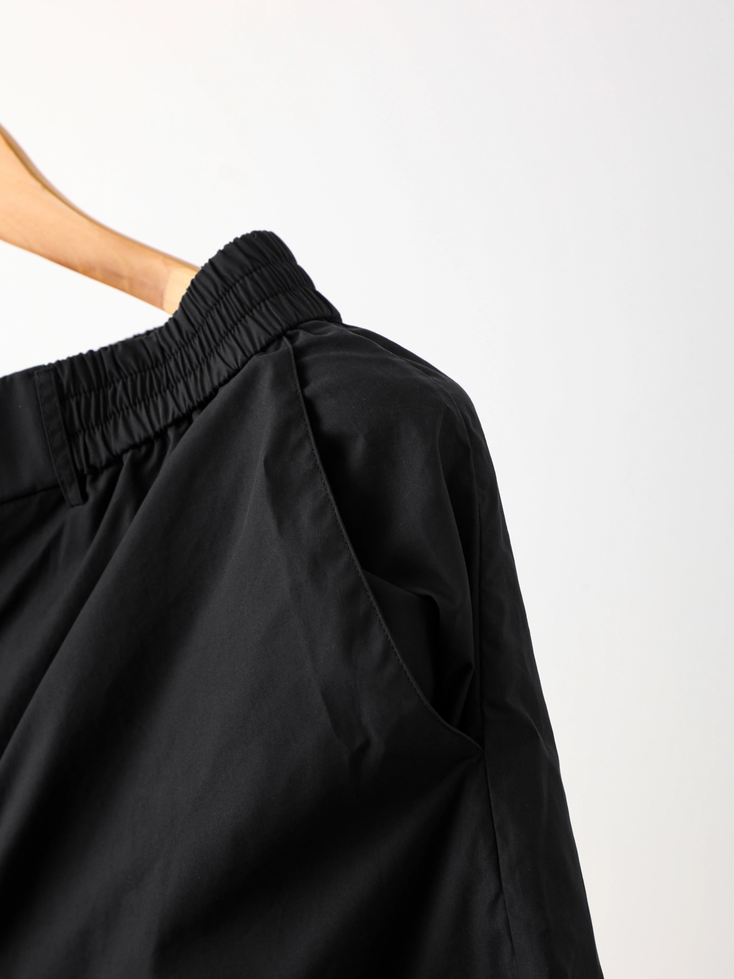 Item ID 8236 Fend1- Fendi -2025ss- Haute couture tencel cotton - back pocket embroi