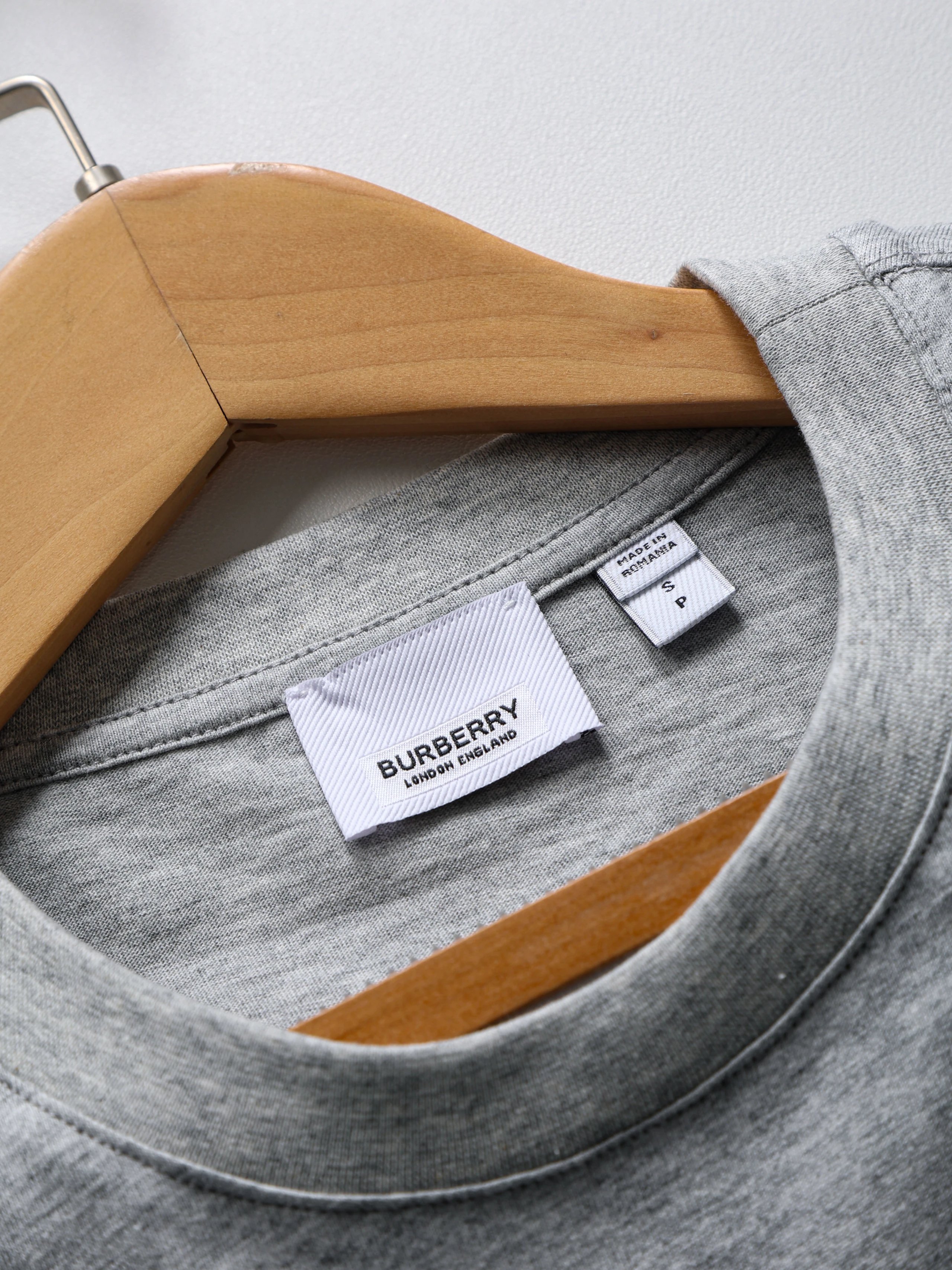 Item ID 8300 Burberry - Burberry 2020ss - Classic - Platinum Equestrian Knight Embr