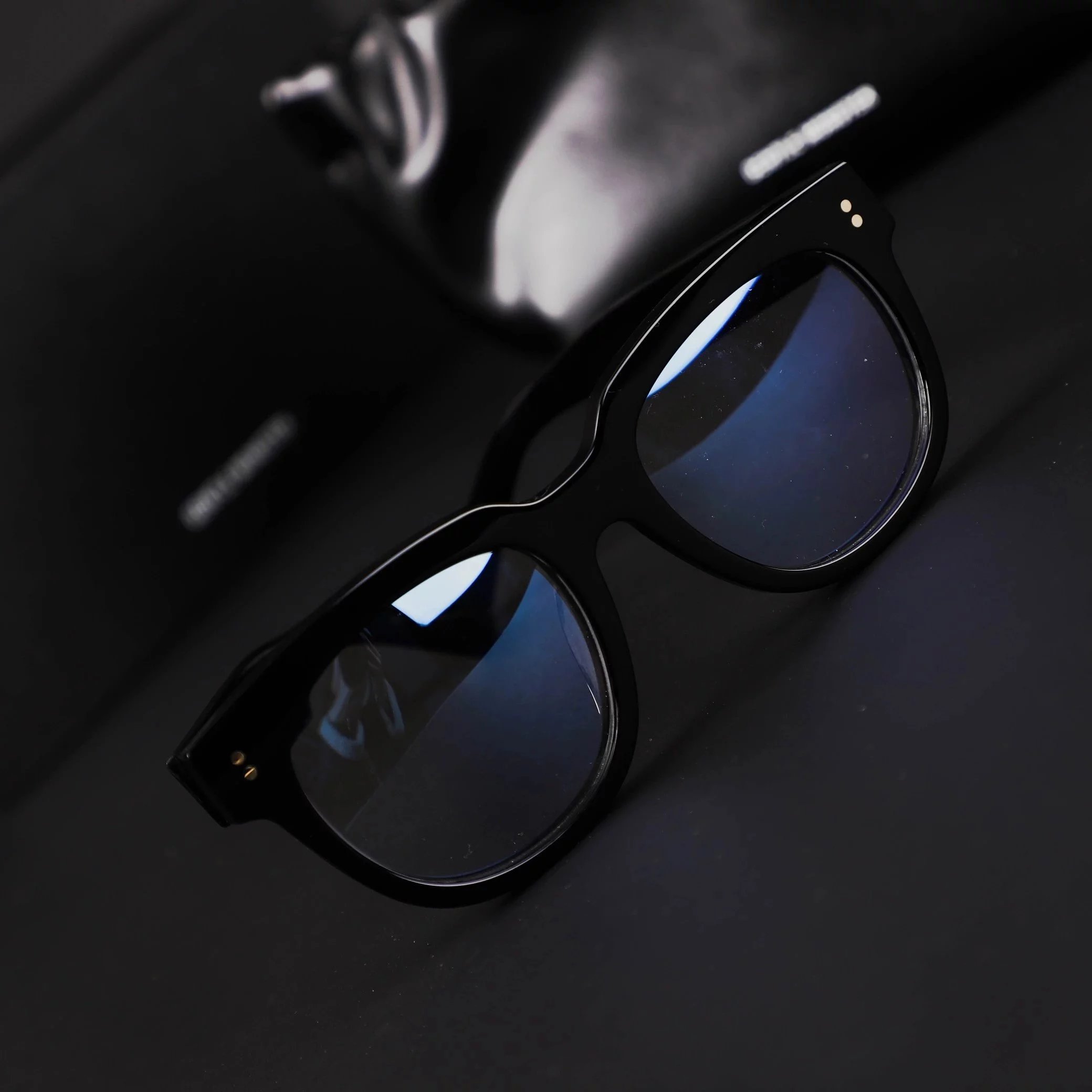 Item ID 8414 Two options - _Gentleman Monster_ - UNA.C-UNA.CN sheet Zeiss flat lens