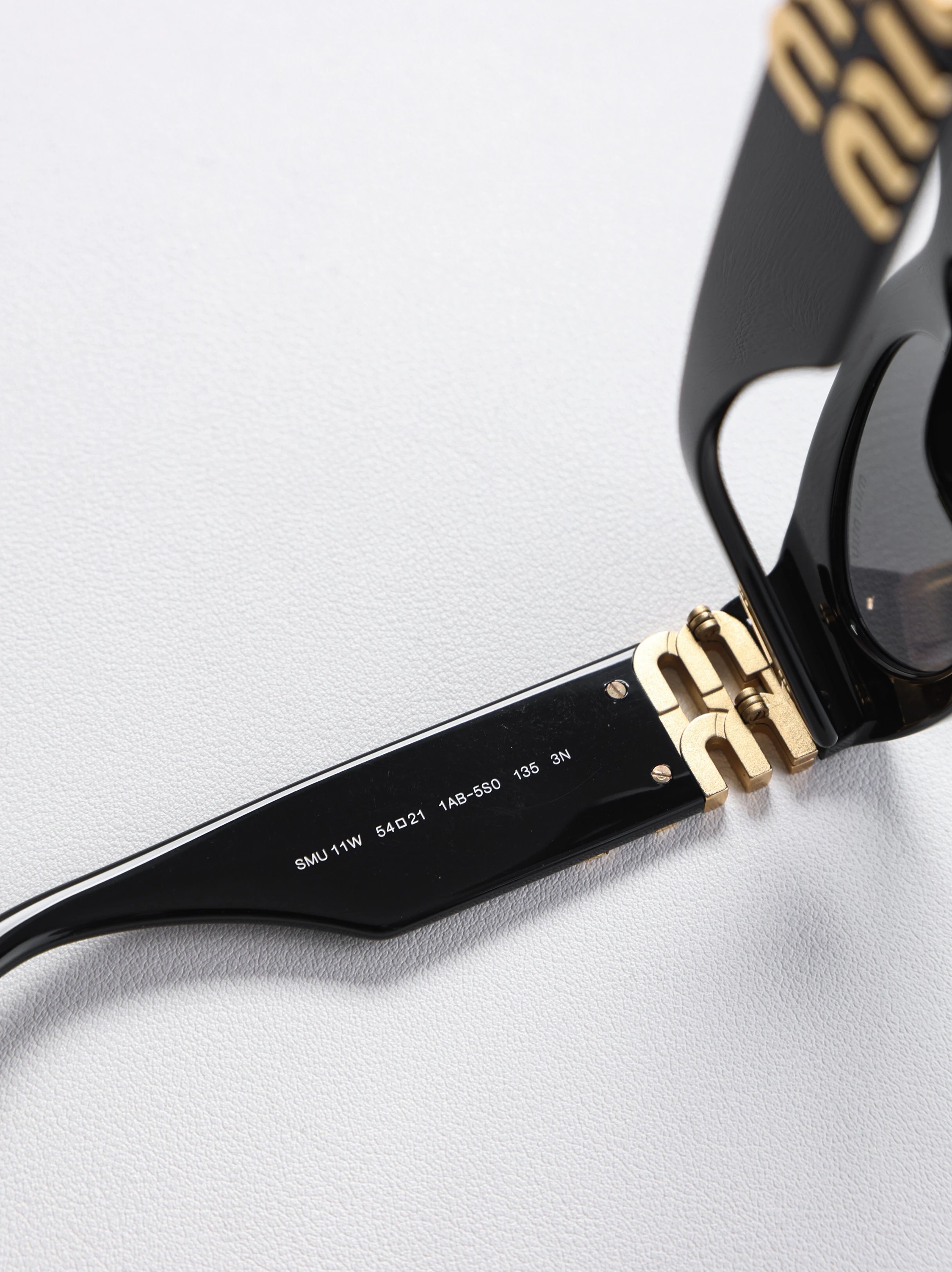 Item ID 8412 M1u-Miu- Miu Miu -2022ss- Classic - cat eye sunglasses - flat frame su