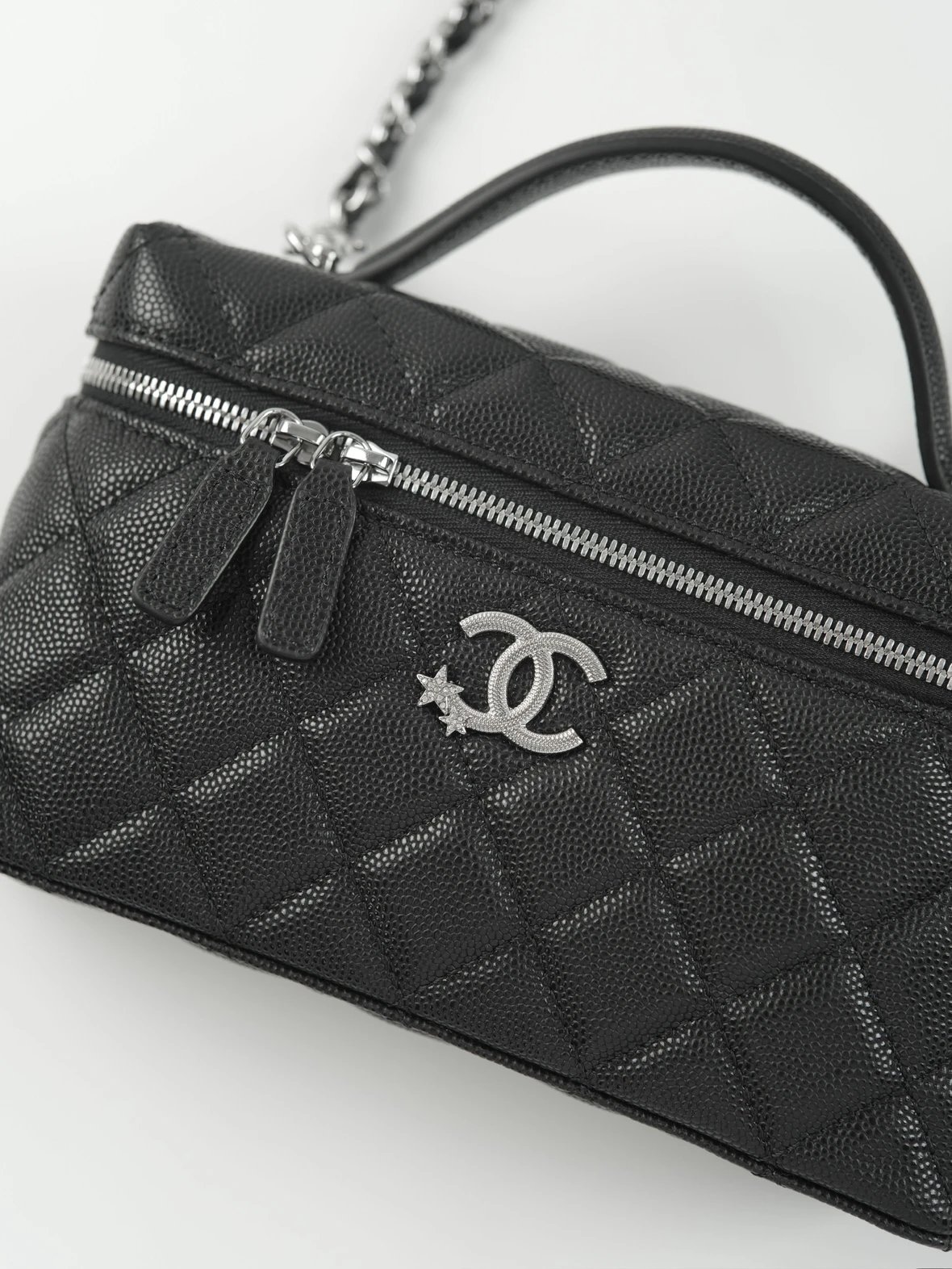 Item ID 8458 CHANE1- _Exclusive Hardware Details_ 25B Star Series Brand Logo Diamon