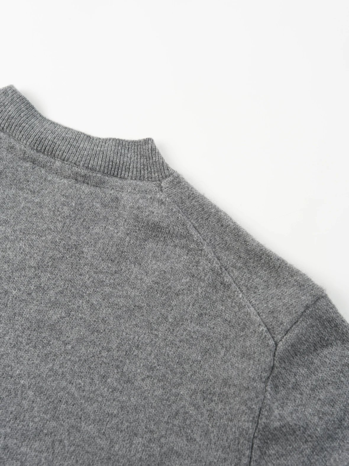 Item ID 8074 BBR Cashmere wool crew neck sweater “90% wool ➕10% Cashmere ”- Basulan