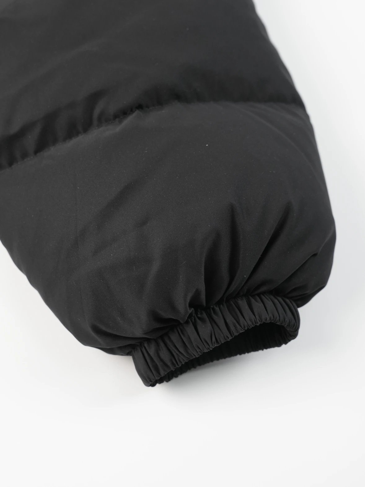 Item ID 8126 M1UM1U Miu Miu FW24“90 white duck down ” Lapel drawstring hem zipper l