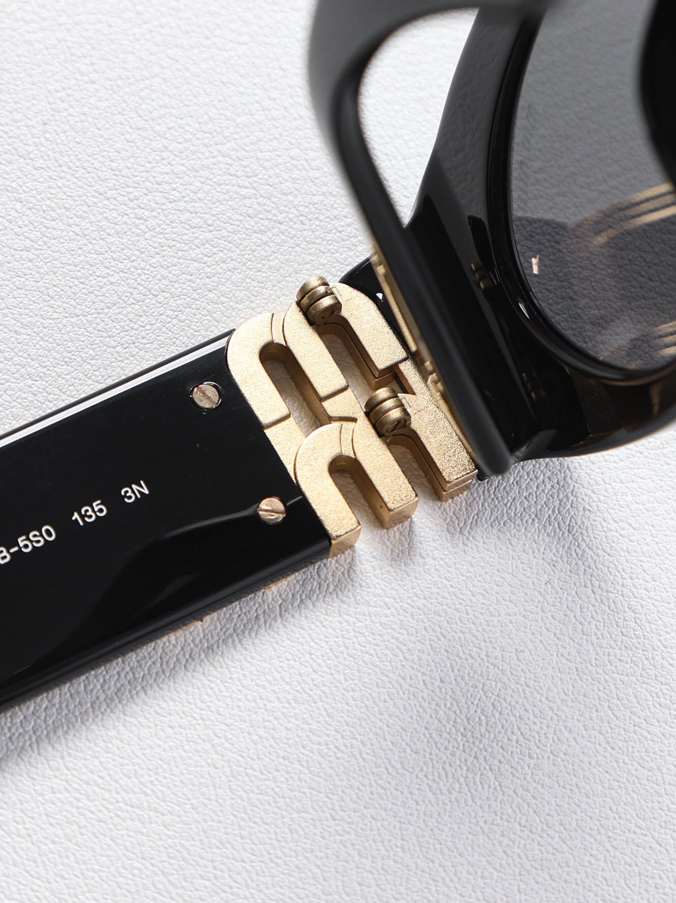 Item ID 8412 M1u-Miu- Miu Miu -2022ss- Classic - cat eye sunglasses - flat frame su