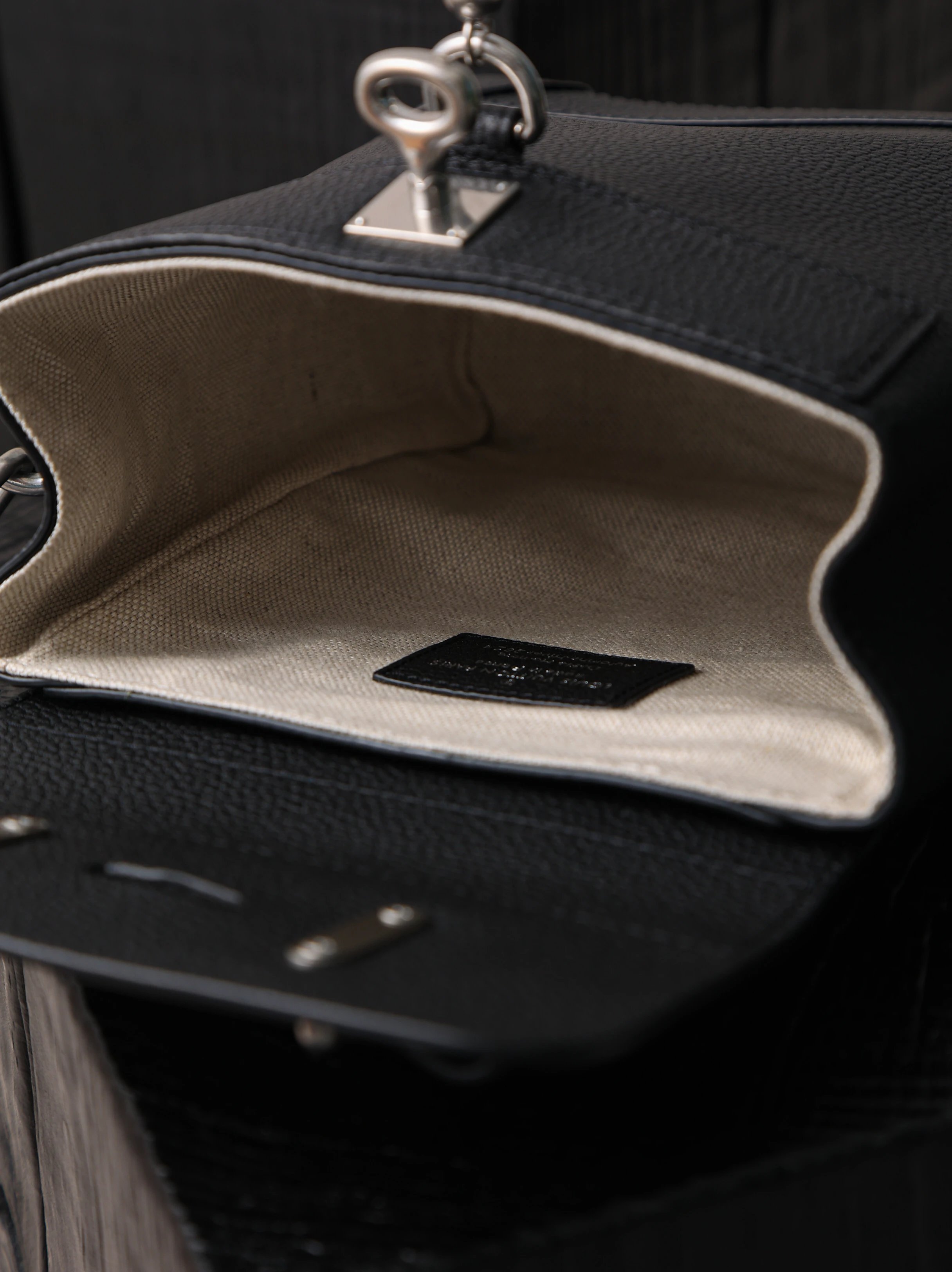 Item ID 8483 Haute Couture - Steeler-15- Metal Pearl Pendant - Flip Bag - Show Lock