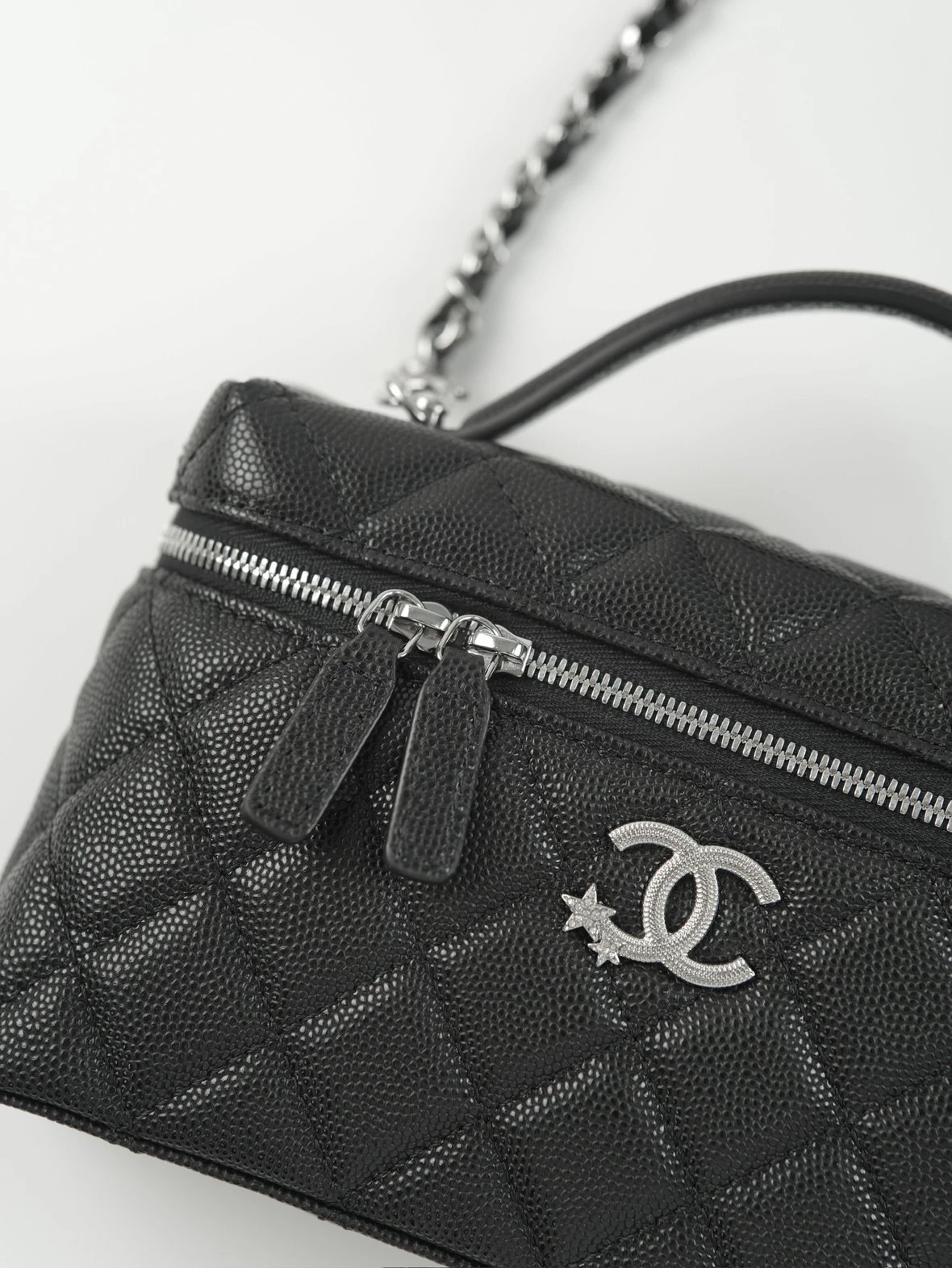 Item ID 8458 CHANE1- _Exclusive Hardware Details_ 25B Star Series Brand Logo Diamon