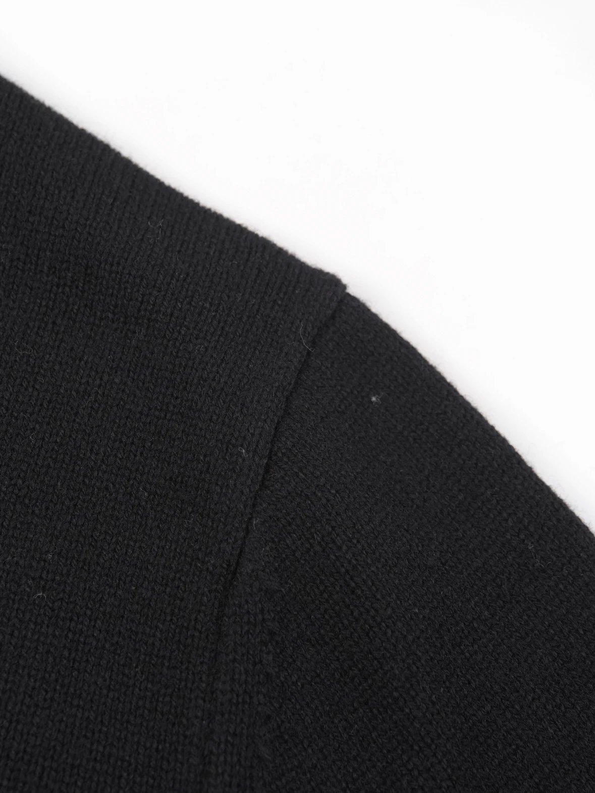 Item ID 8083 L0EWE Luo Yiwei “100% Superfine merino wool ”FW23Logo Embroidered roun