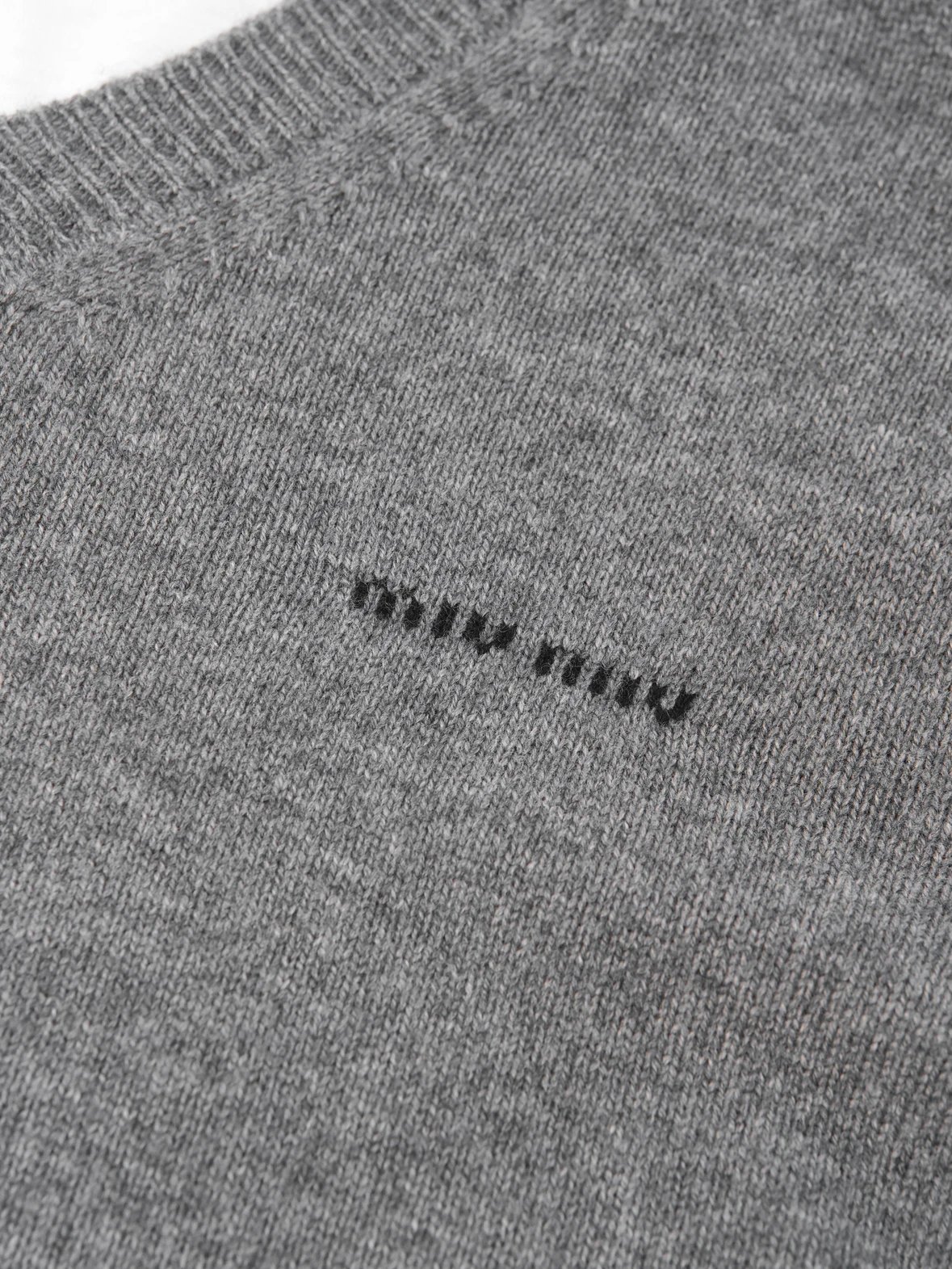 Item ID 8264 M1UM1U Miu Miu FW25 contrasting _cashmere mixed yarn_ V-neck knitted s