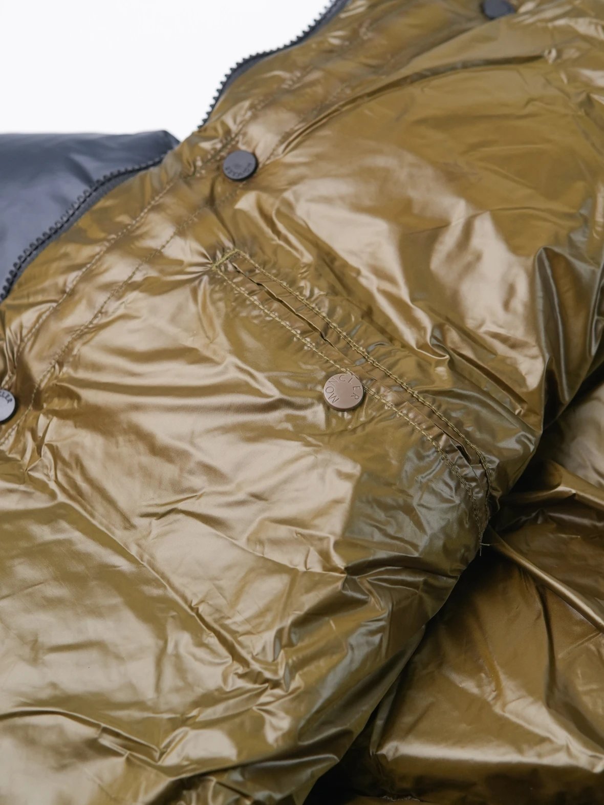 Item ID 8121 M0 include Tripiti - _Double layer high-density nylon fabric_ _Nationa