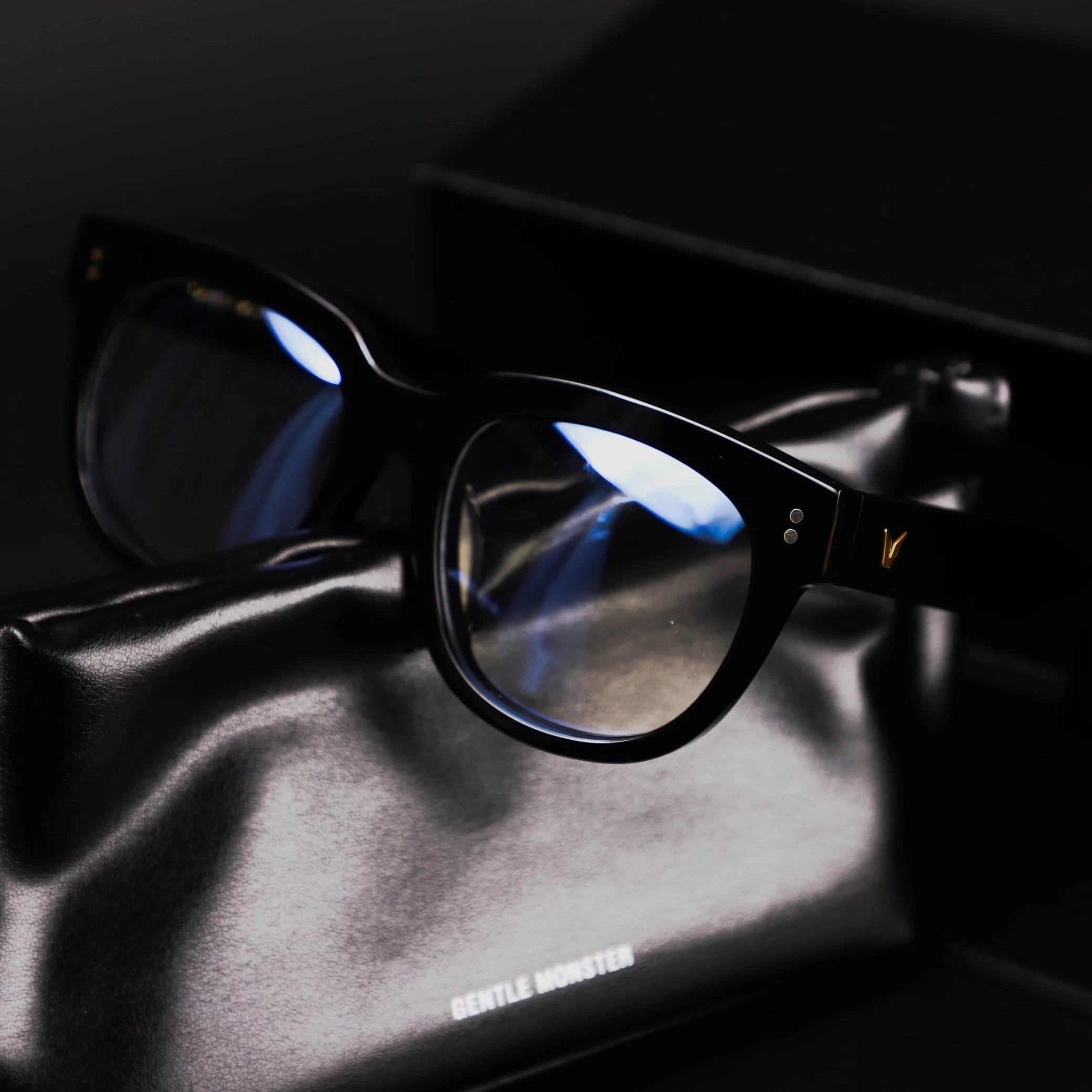 Item ID 8414 Two options - _Gentleman Monster_ - UNA.C-UNA.CN sheet Zeiss flat lens