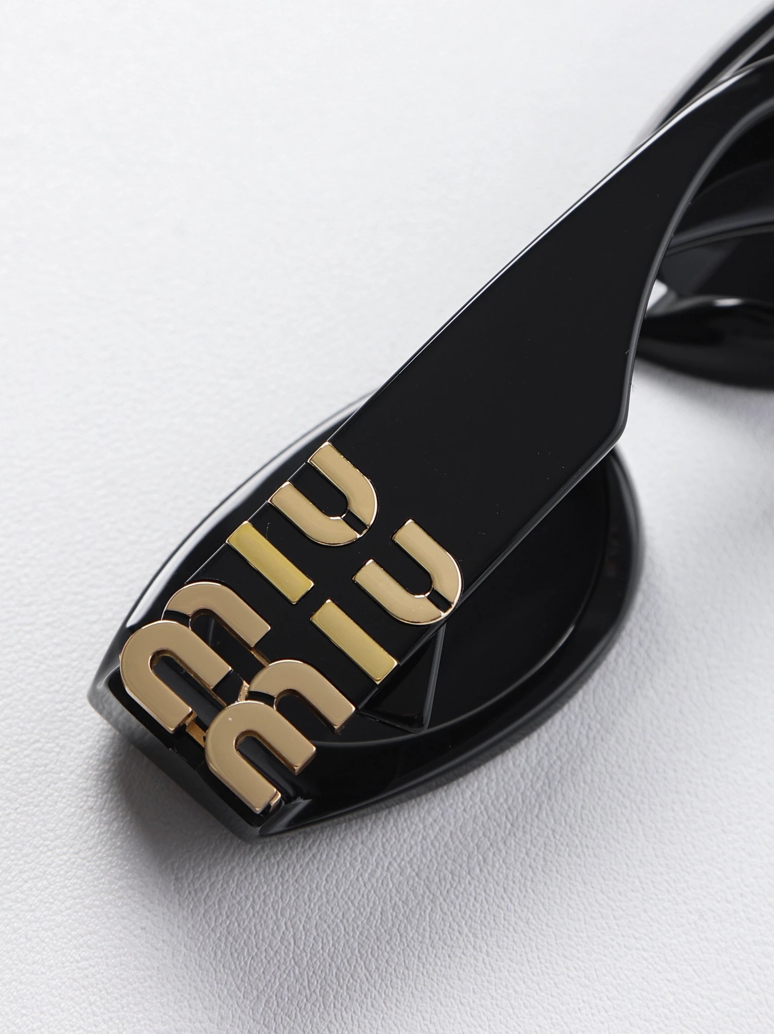 Item ID 8412 M1u-Miu- Miu Miu -2022ss- Classic - cat eye sunglasses - flat frame su