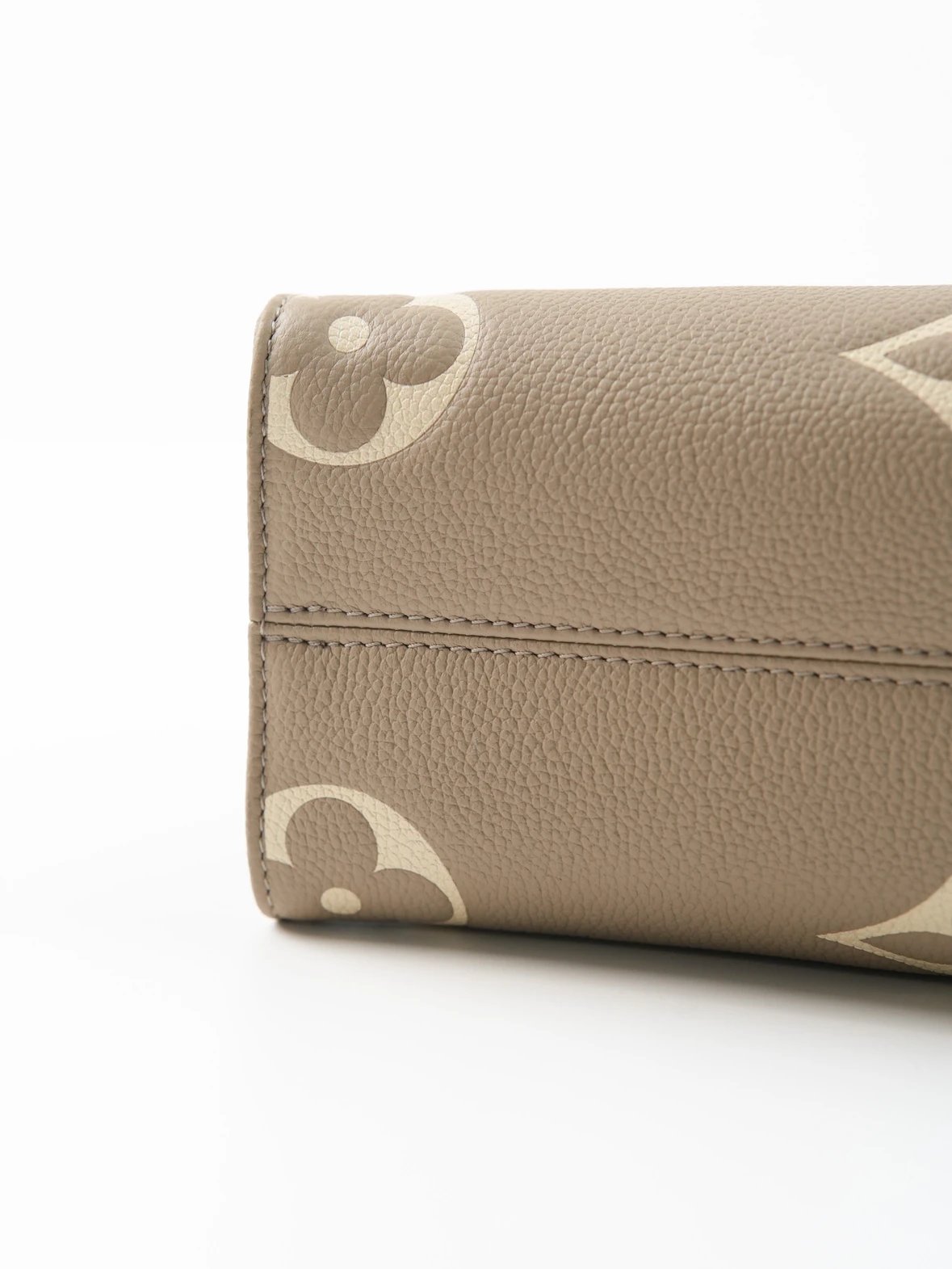 Item ID 8501 ONTHEGO-PM - Classic Old Flower Full Print - Cow Leather - Jungle Bag