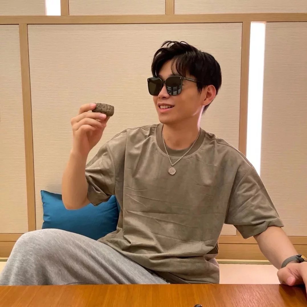 Item ID 8410 Gentleman Monster Sunglasses - Large frame classic versatile sunglasse