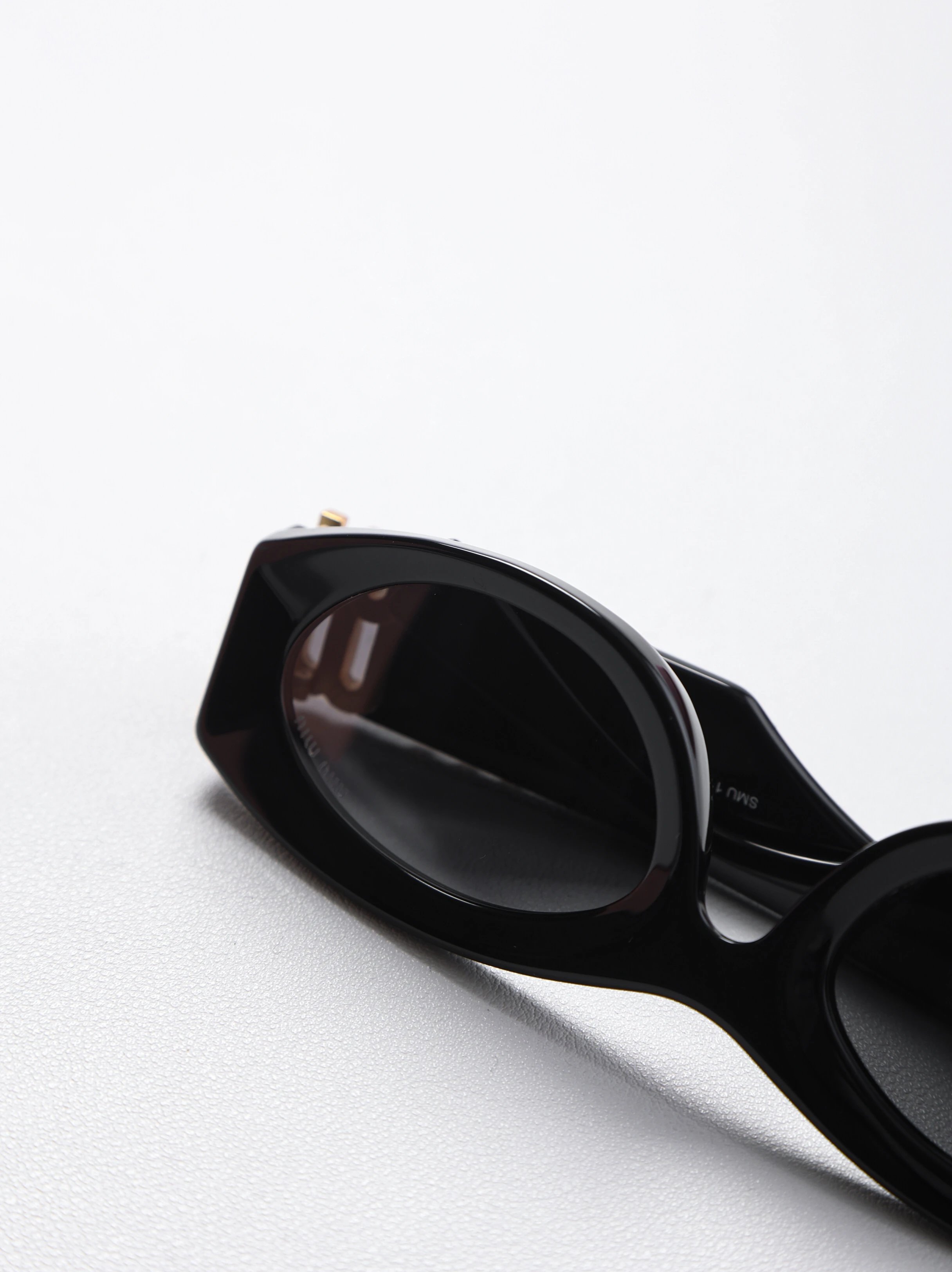 Item ID 8412 M1u-Miu- Miu Miu -2022ss- Classic - cat eye sunglasses - flat frame su