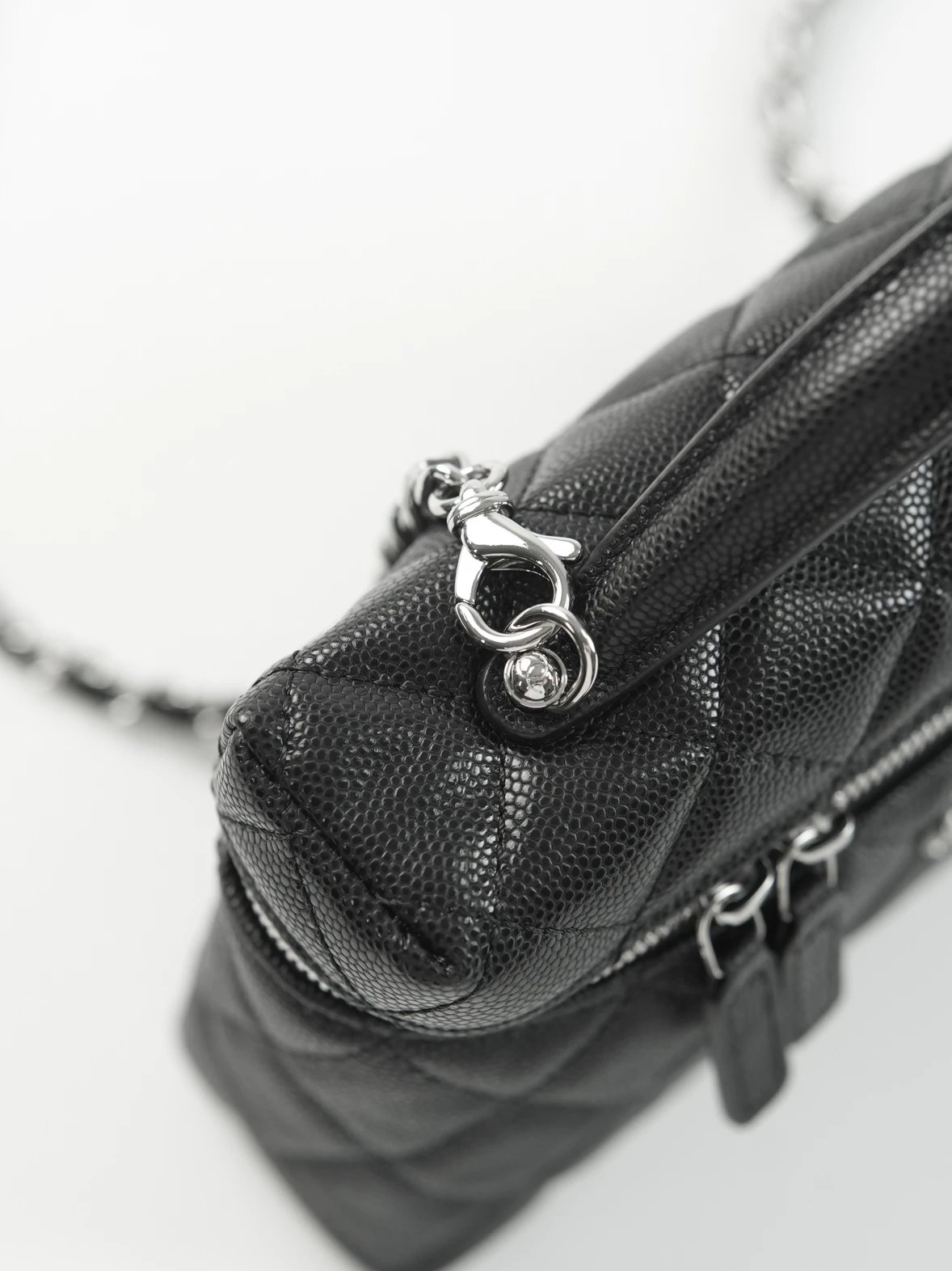 Item ID 8458 CHANE1- _Exclusive Hardware Details_ 25B Star Series Brand Logo Diamon
