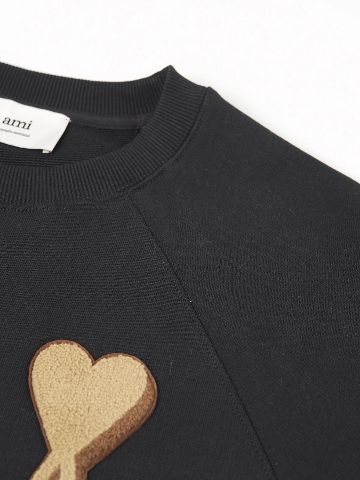 Item ID 8070 AMI solid color logo “ Correct spacer embroidery ”“ Multi-color dyeing