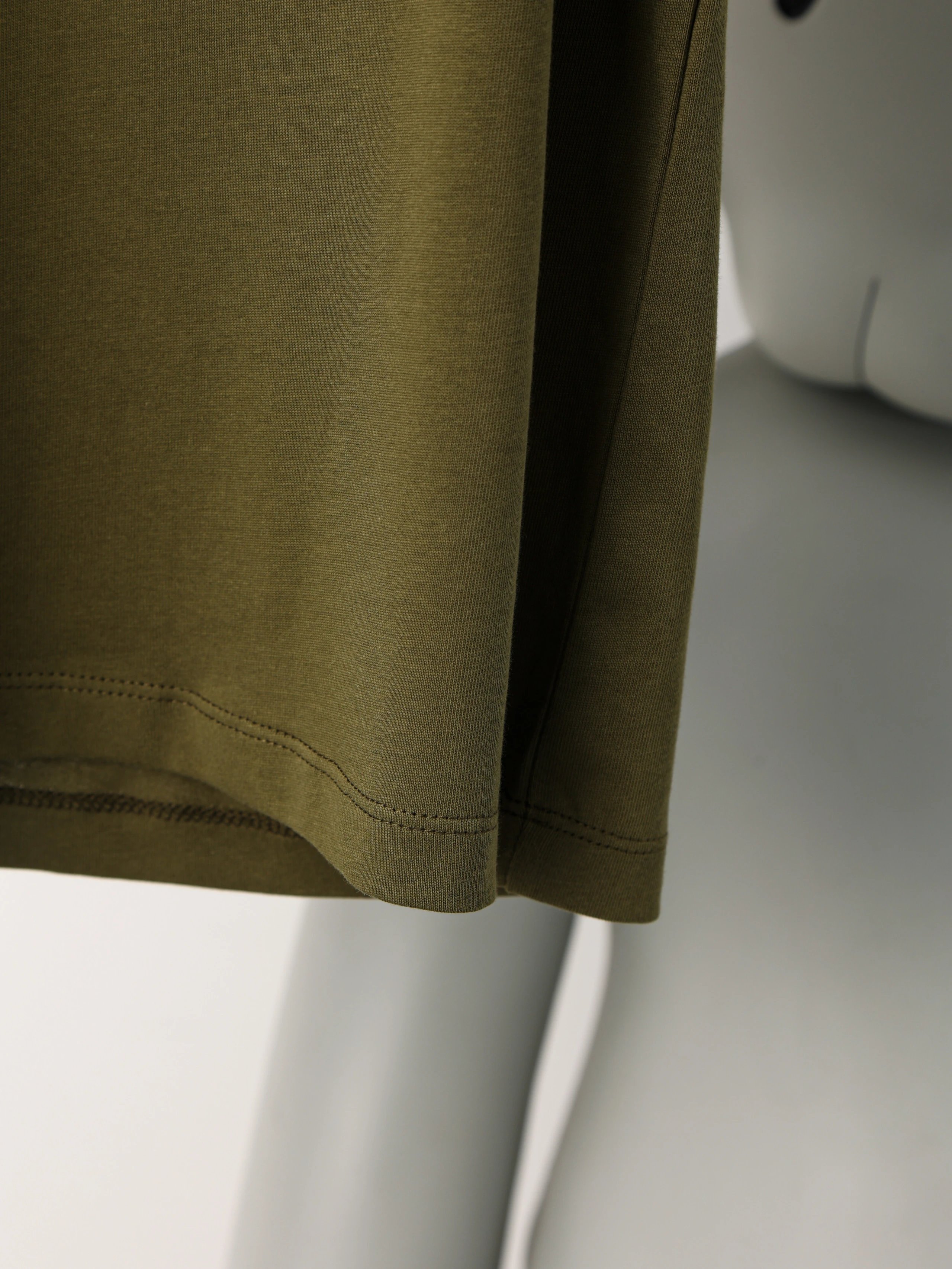 Item ID 8319 L0EWE-Roewe -2025s Pocket Embroidered Basic Round Neck Short Sleeve -