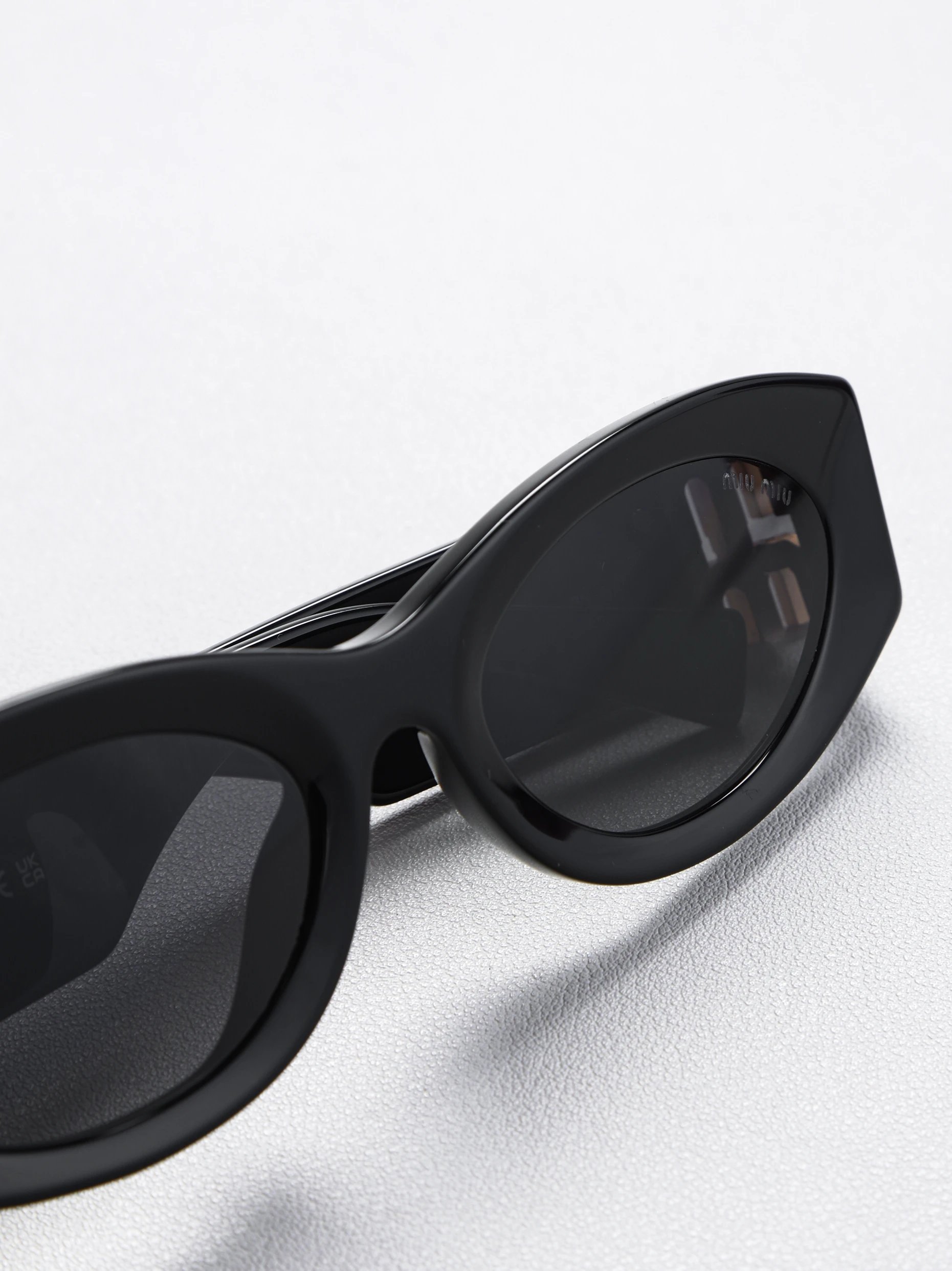 Item ID 8412 M1u-Miu- Miu Miu -2022ss- Classic - cat eye sunglasses - flat frame su