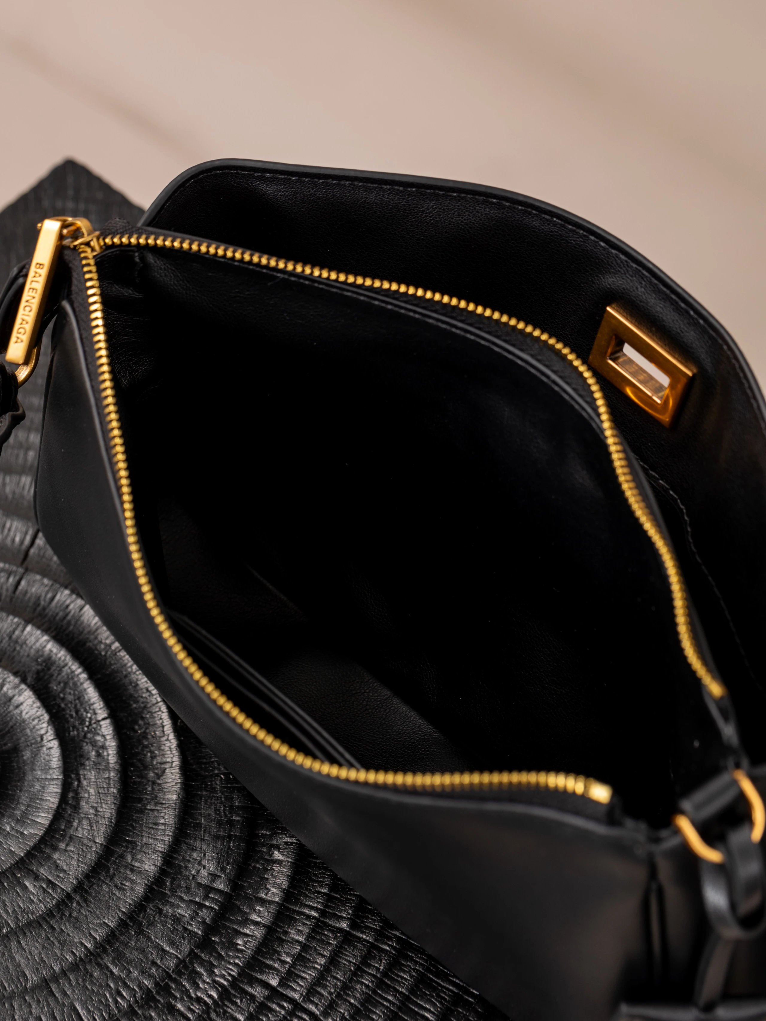 Item ID 8451 Balenc1aga Paris-2024s Redeo Series - Small Mahjong Bag - Imported Hea