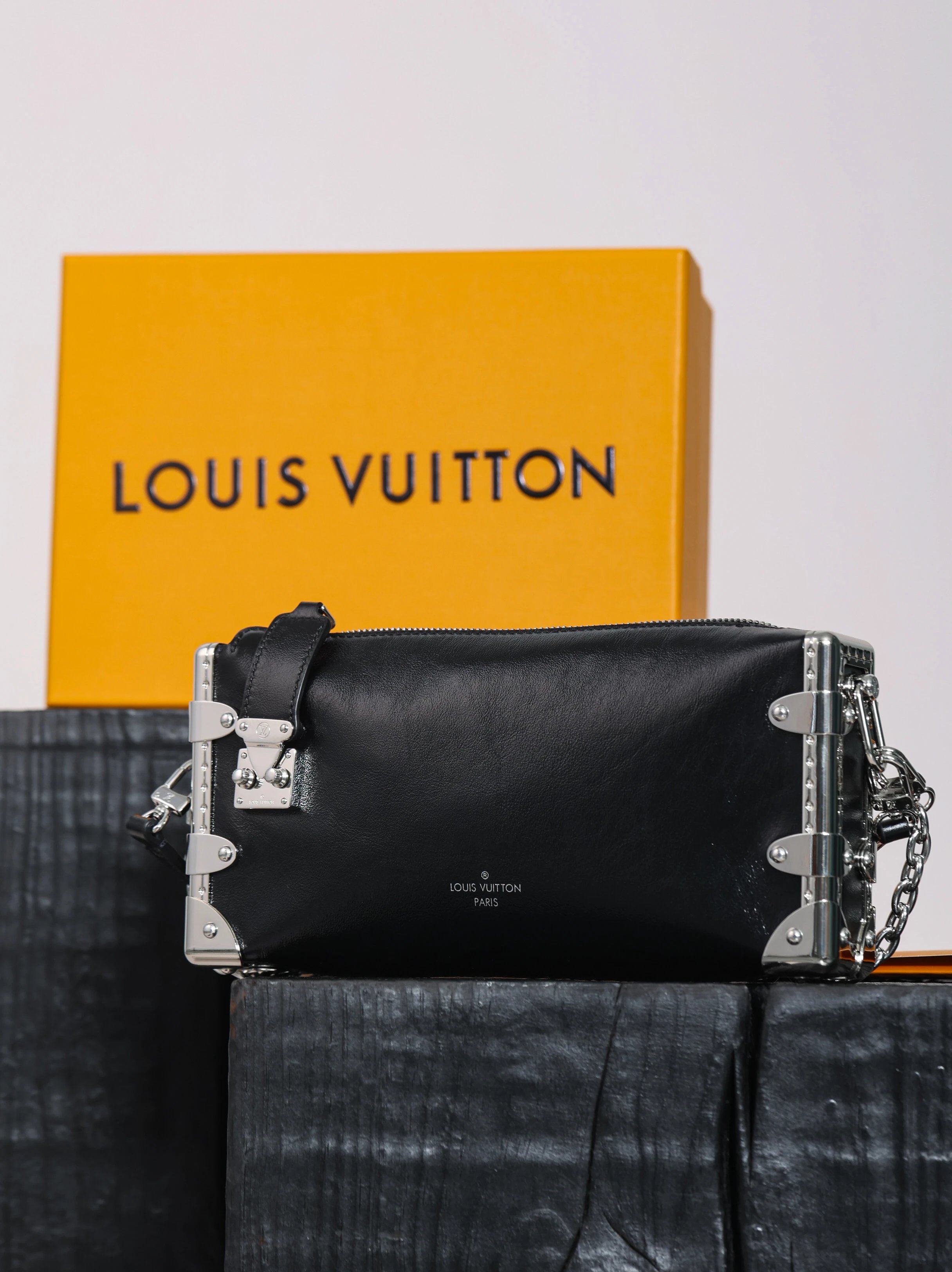 Item ID 8432 Advanced customization -100% calfskin -Slim-Trunk- soft box chain bag