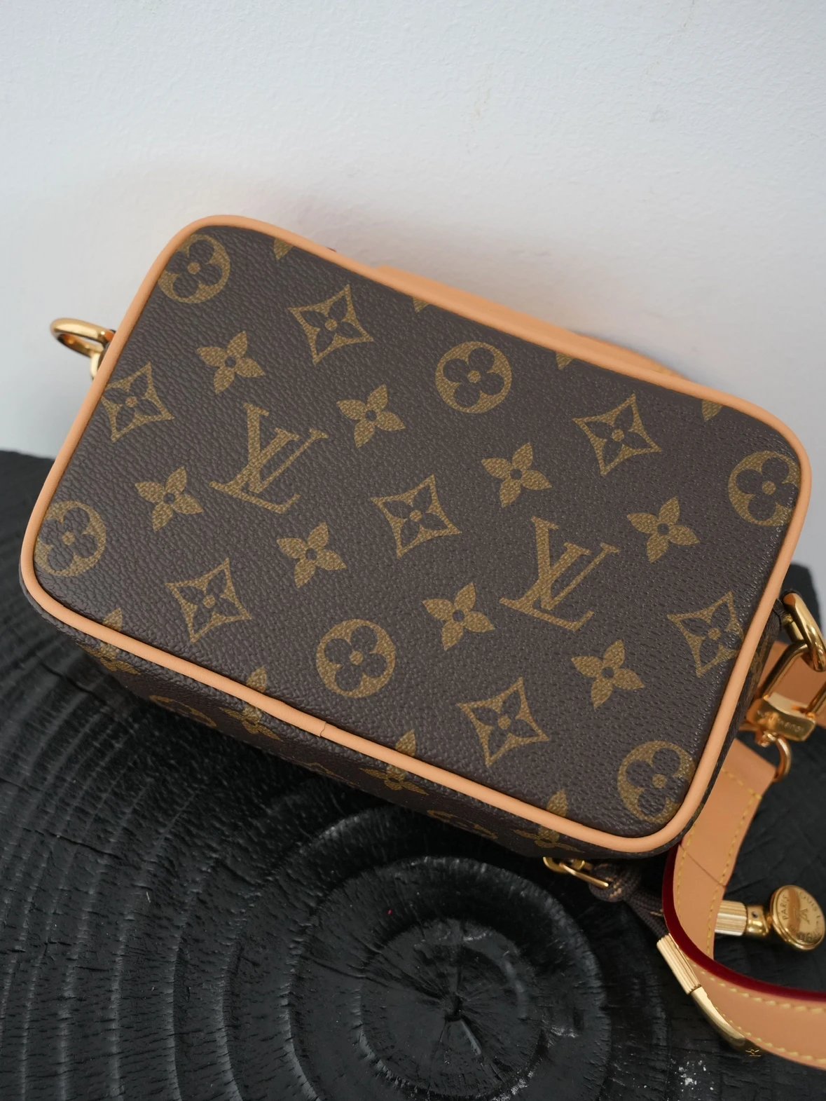 Item ID 8510 tape recorder crossbody bag “ Imported cowhide ” Gold piece hardware -