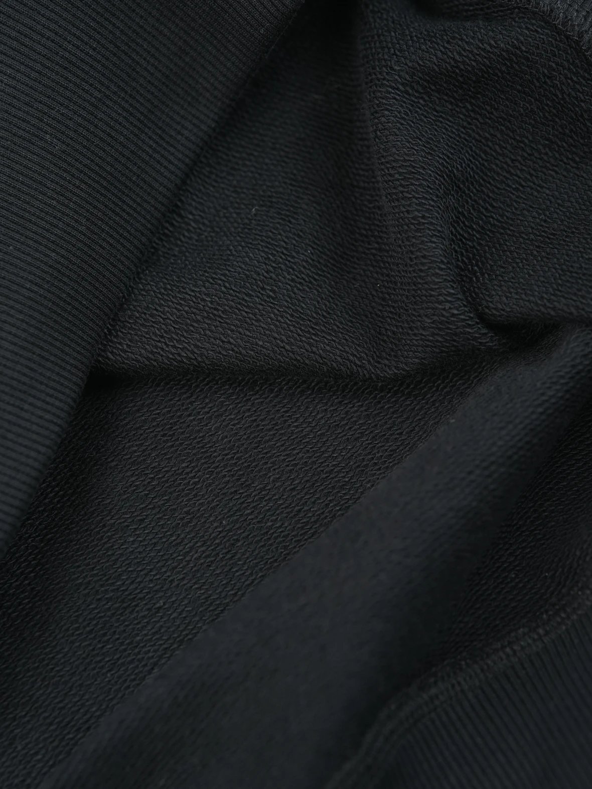 Item ID 8071 AMI spring sweatshirt - BEHRINGER Thousand Needle Embroidery Round Nec