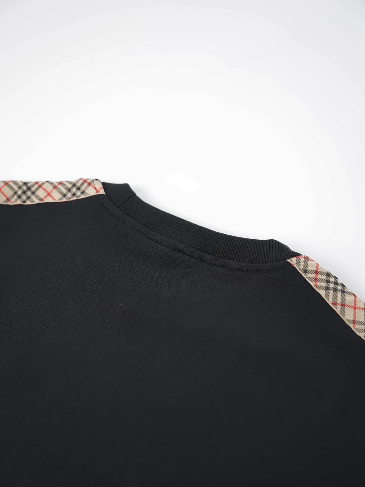 Item ID 8075 BBR-FW25- Ribbed trim -“ Exclusive high-end webbing ” round neck sweat