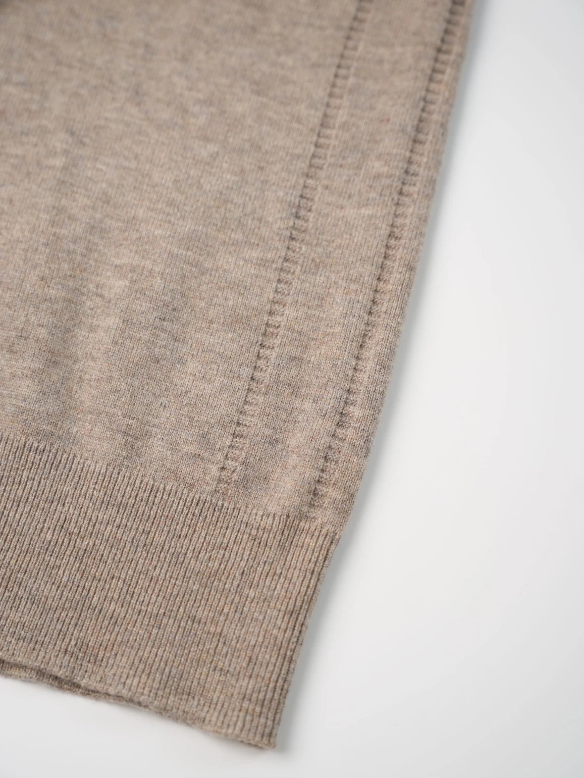 BBR embroidered signature sweater cardigan “97% cashmere ➕3% polyester