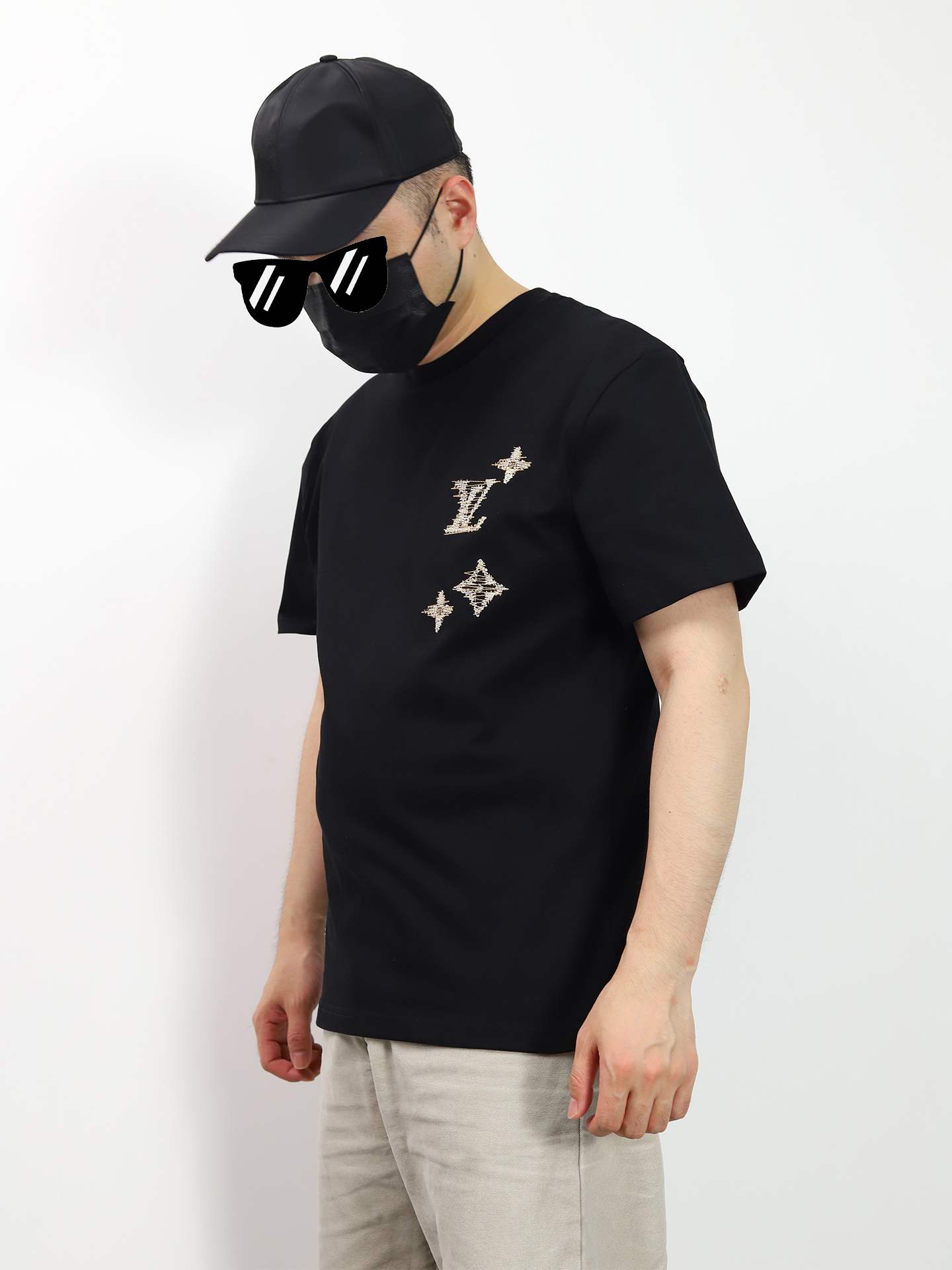 1V Fuzzy embroidery tee